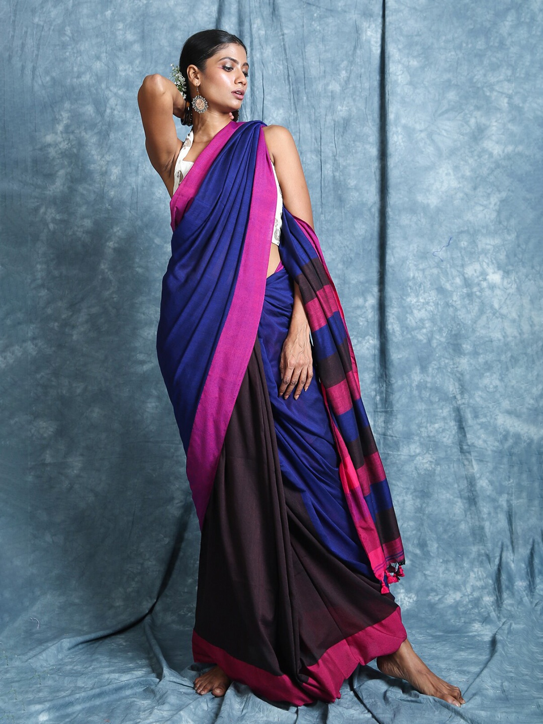 

Charukriti Blue & Magenta Solid Woven Design Handloom Saree