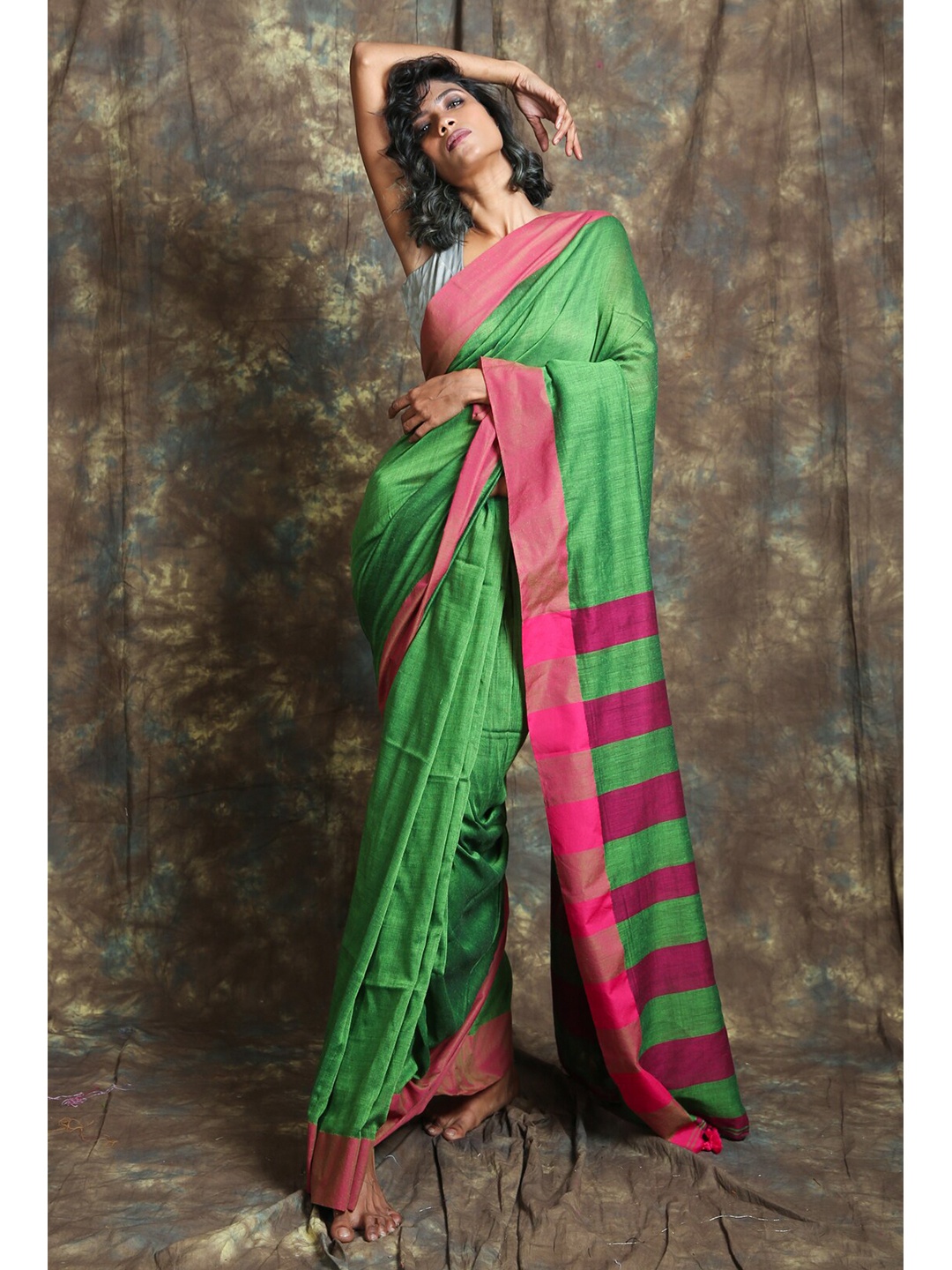 

Charukriti Green & Pink Solid Handloom Cotton Blend Saree