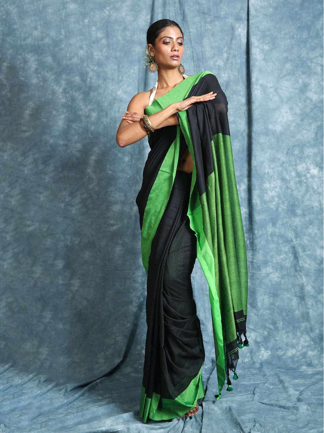 

Charukriti Black & Green Colourblocked Saree
