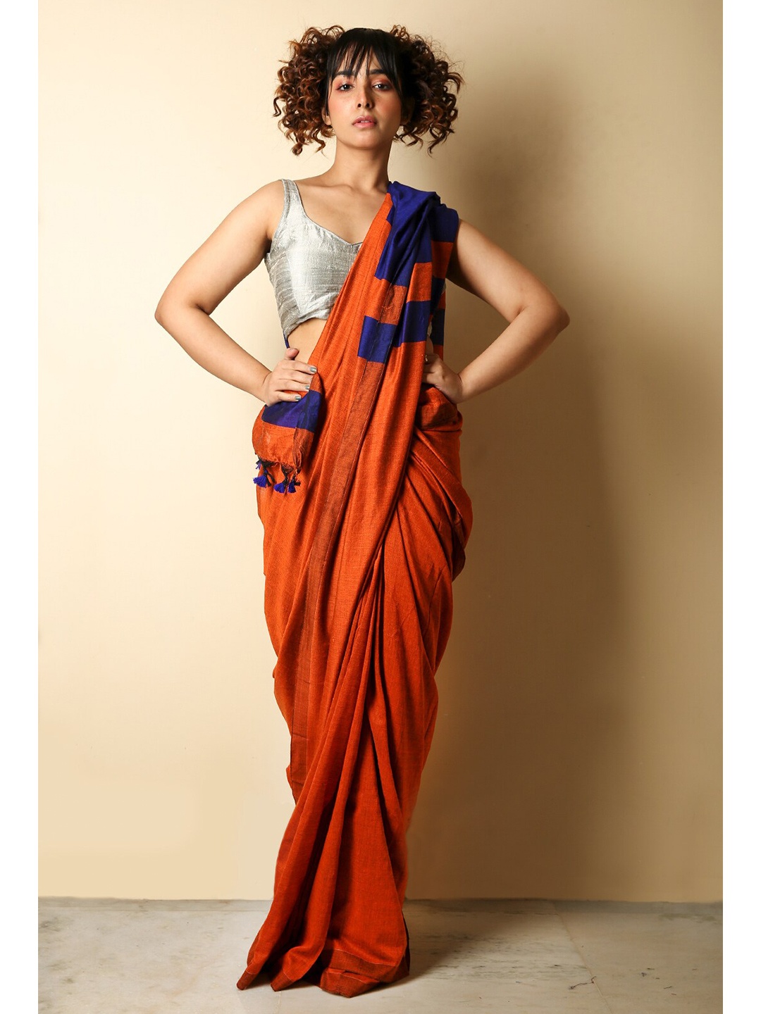 

Charukriti Orange & Navy Blue Solid Cotton Blend Handloom Saree