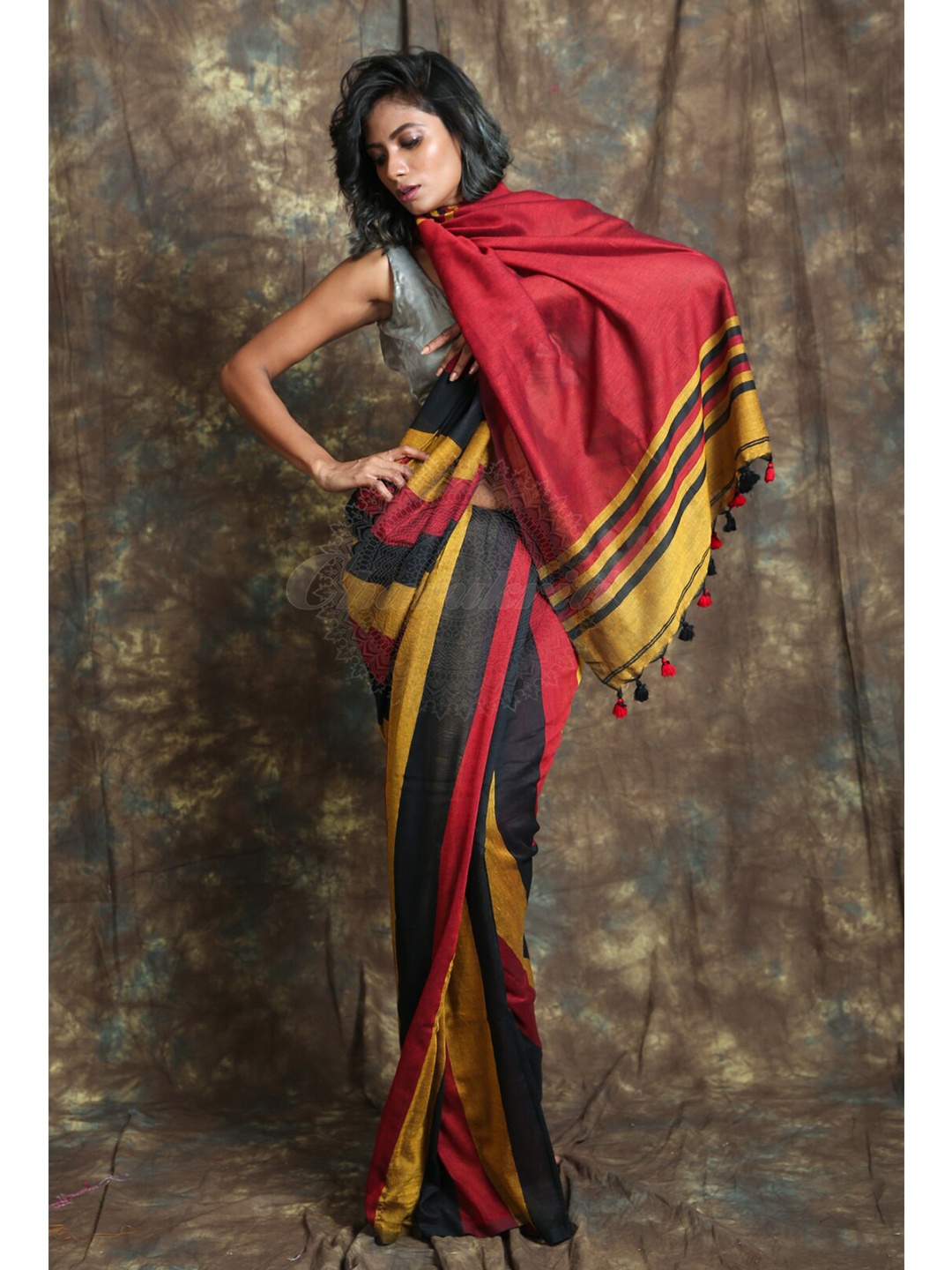 

Charukriti Maroon & Black Colourblocked Cotton Handloom Saree