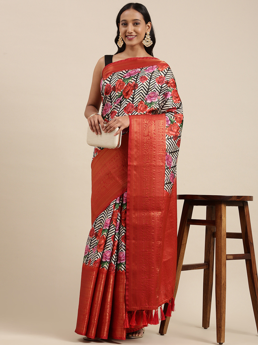 

VASTRANAND White & Black Floral Print Banarasi Saree