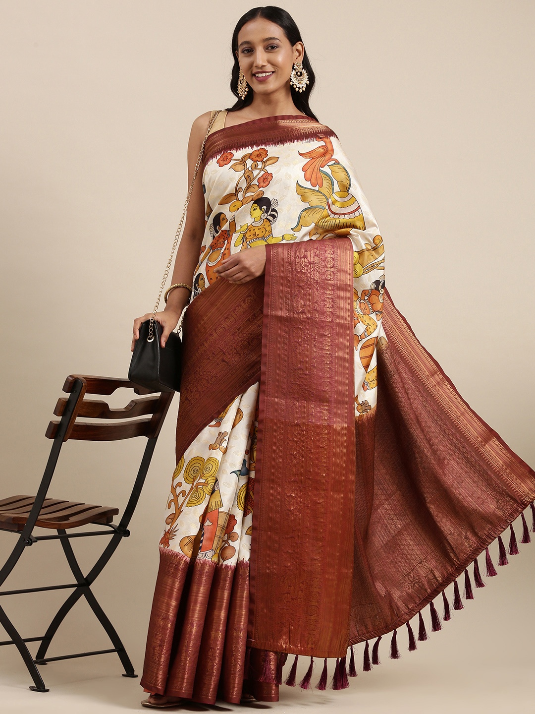 

VASTRANAND White & Maroon Kalamkari Print Zari Silk Blend Saree