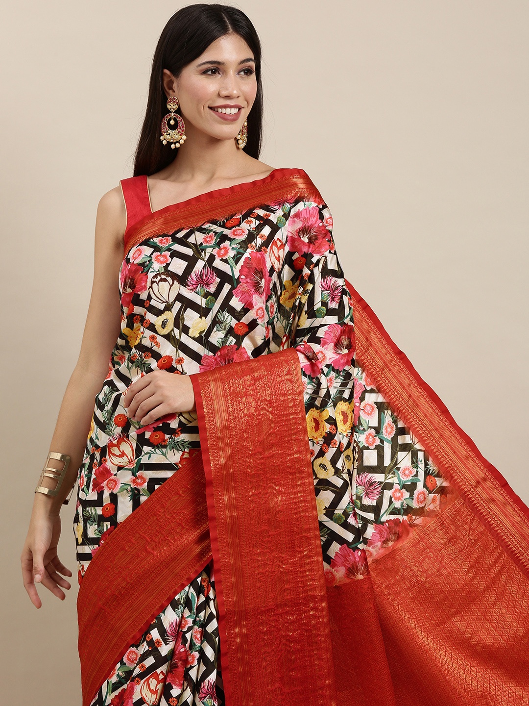 

VASTRANAND Red & Black Ethnic Motifs Print Saree