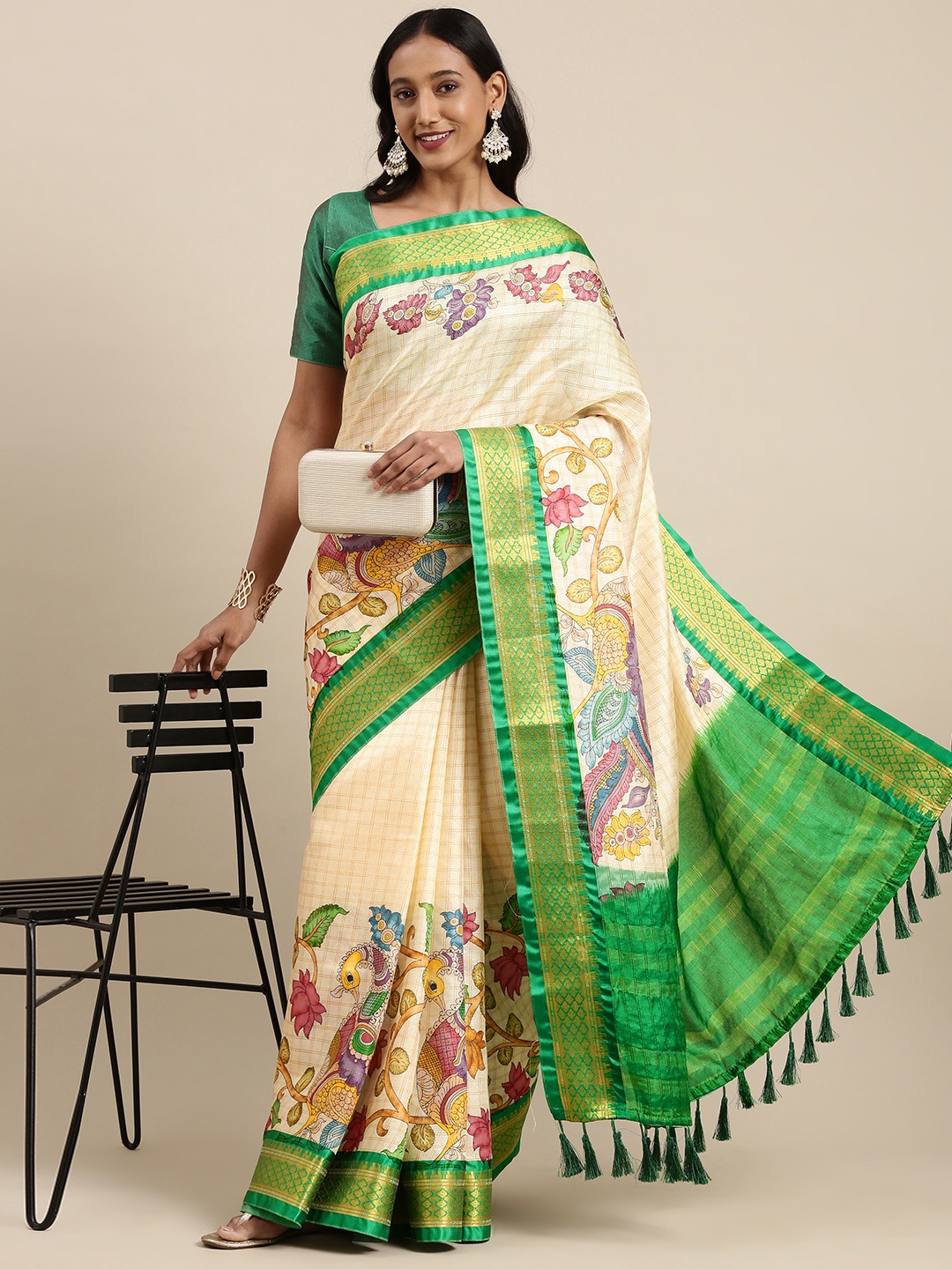 

VASTRANAND Off White & Green Floral Kalamkari Print Uppada Saree