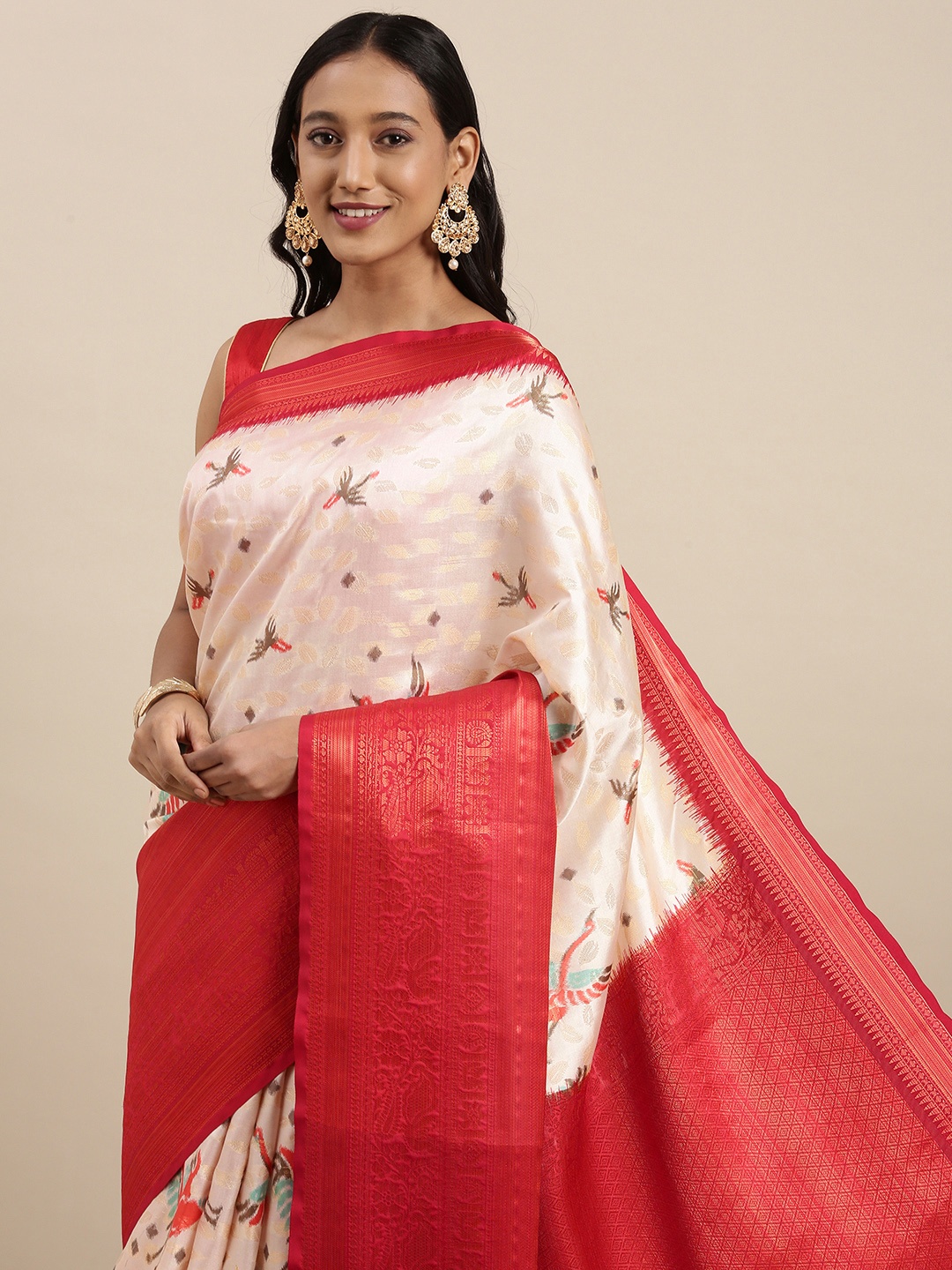 

VASTRANAND White & Red Kalamkari Print Zari Silk Blend Saree