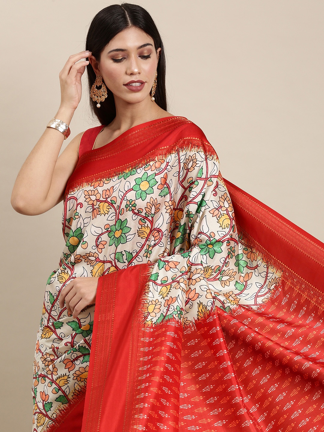 

VASTRANAND Cream-Coloured & Red Floral Kalamkari Print Saree