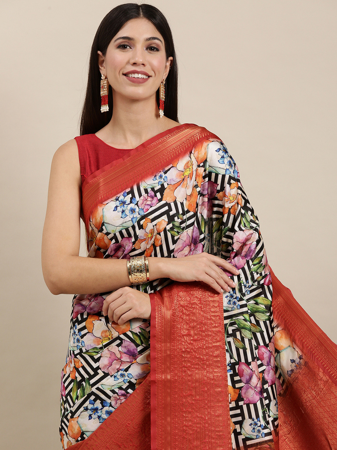 

VASTRANAND Off White & Black Floral Print Banarasi Saree