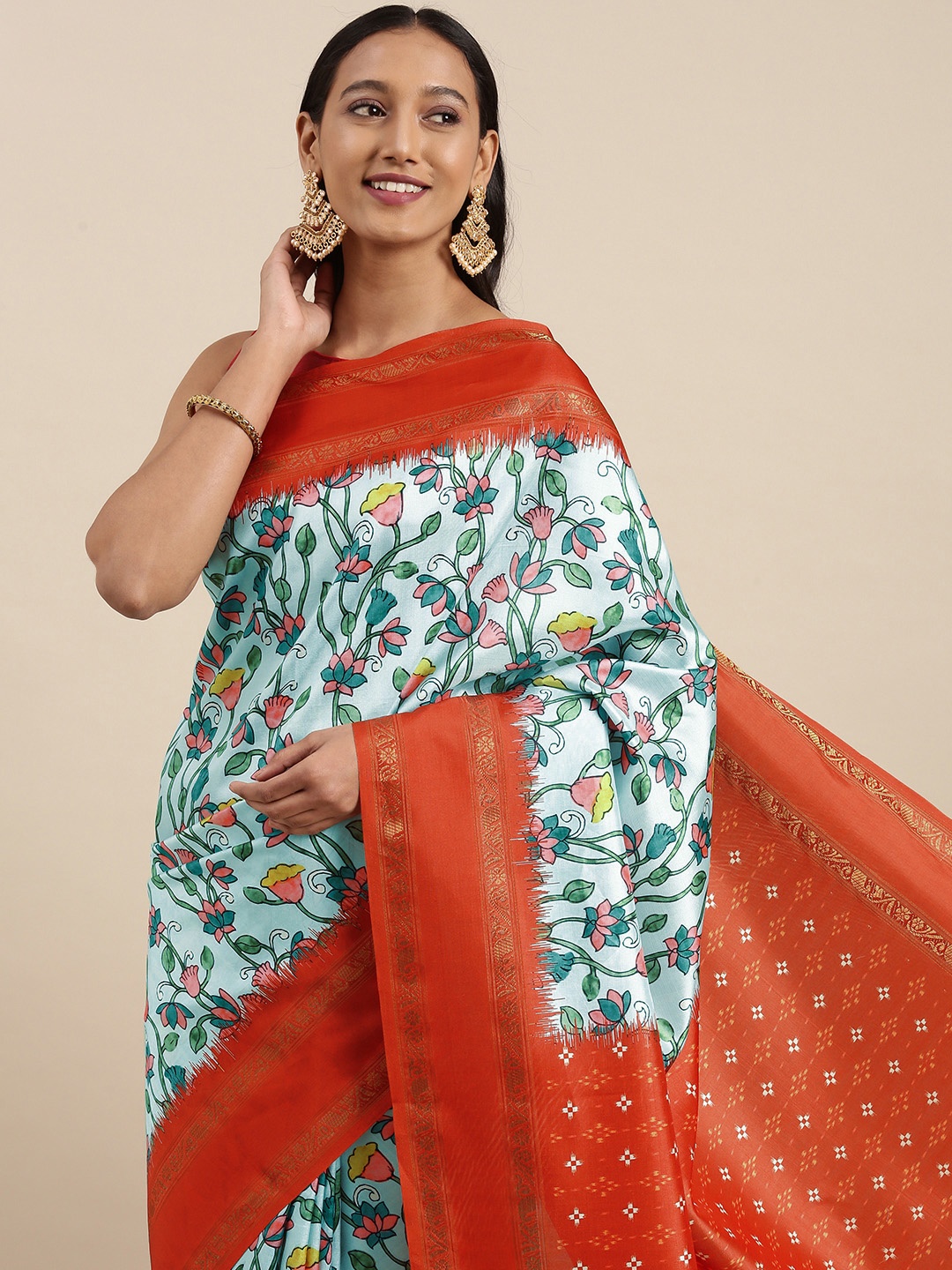 

VASTRANAND Off White & Red Floral Kalamkari Print Saree