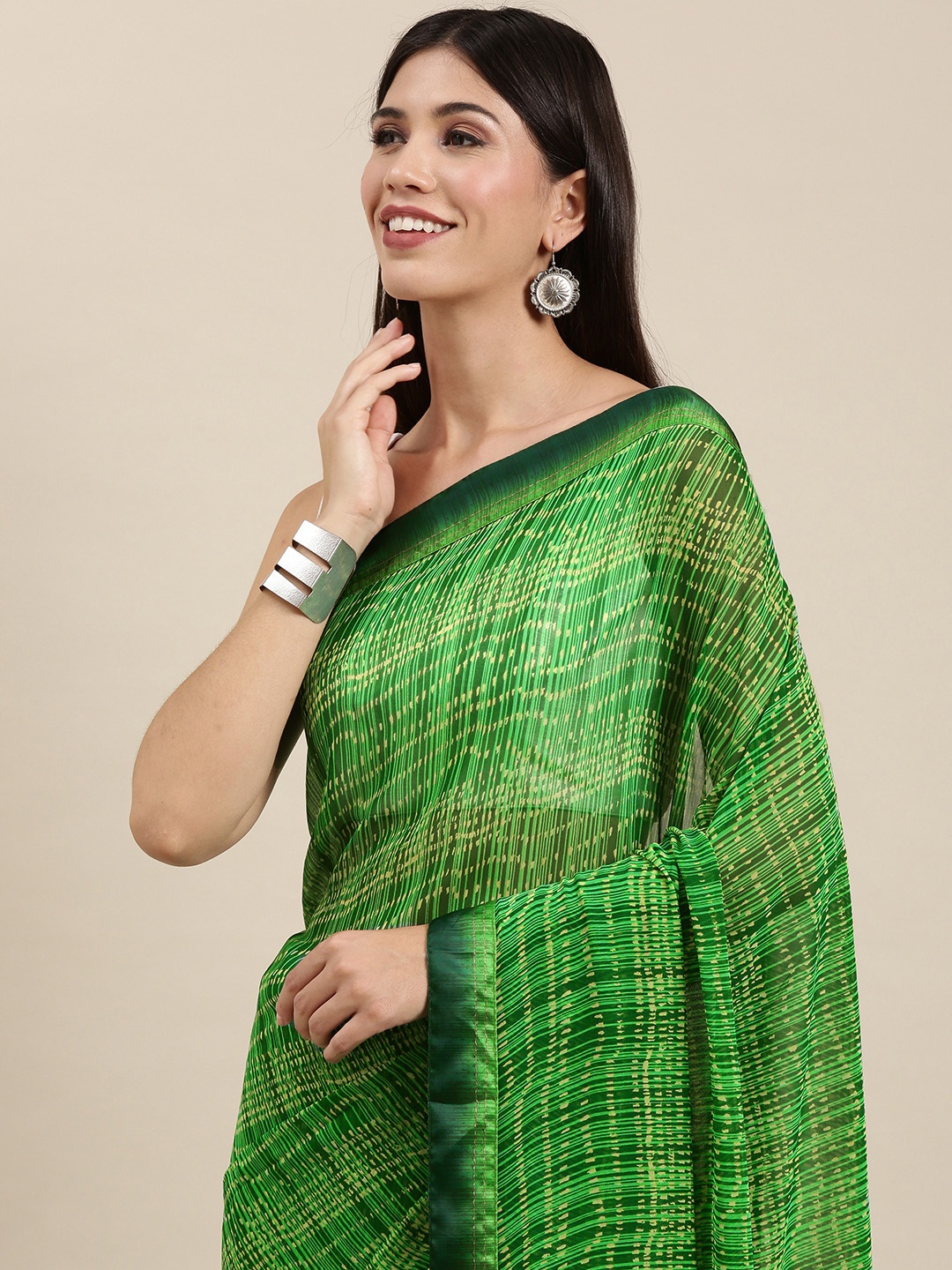

VASTRANAND Green Abstract Printed Saree