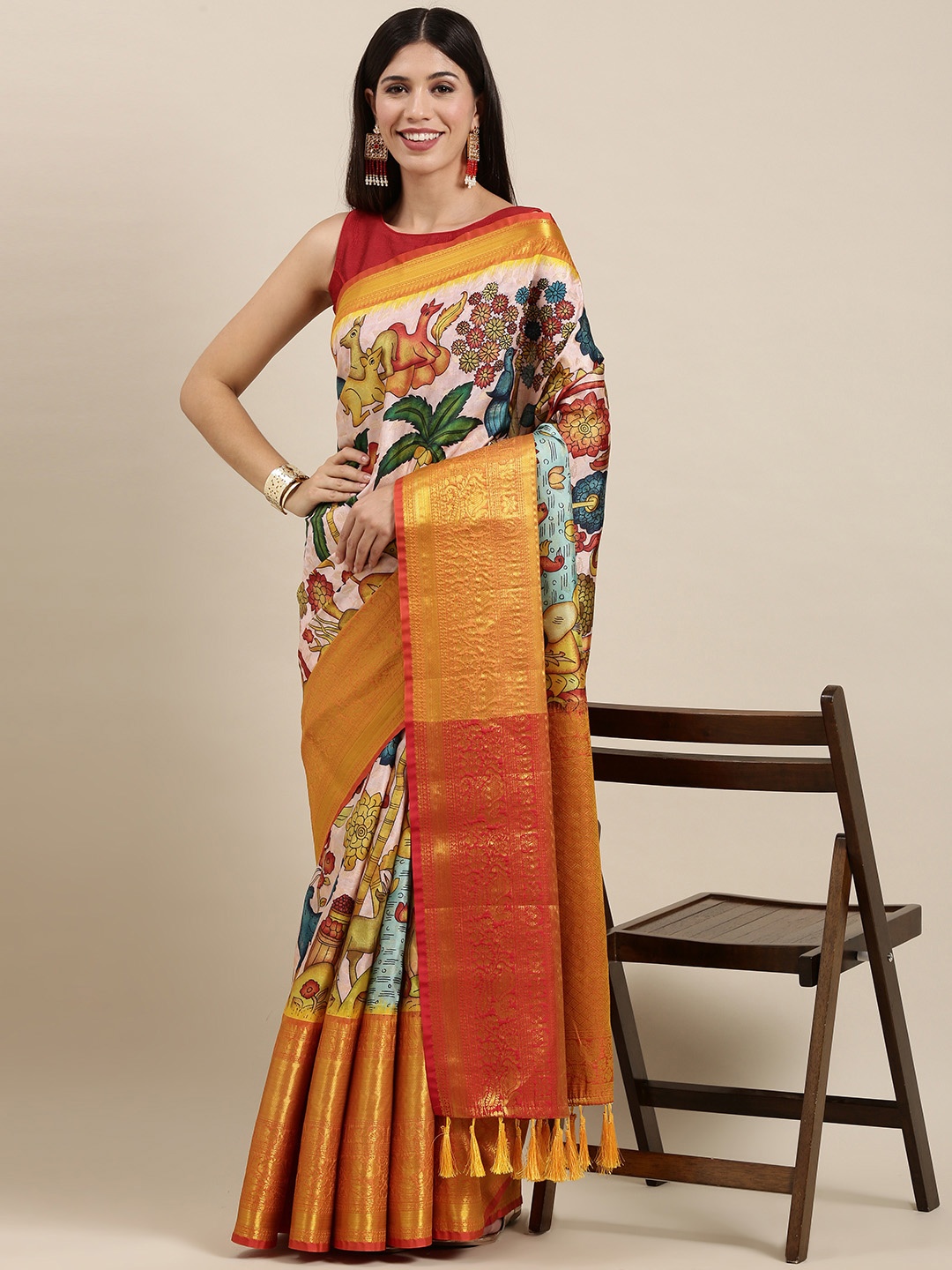 

VASTRANAND Off White & Golden Kalamkari Print Zari Silk Blend Saree