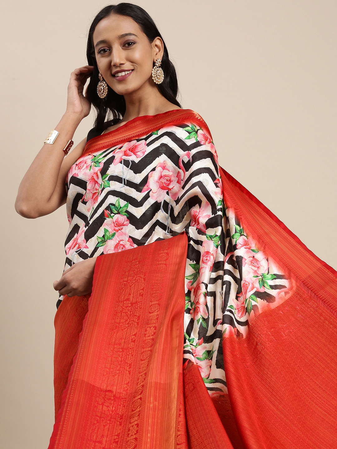 

VASTRANAND Black & White Floral Print Banarasi Saree