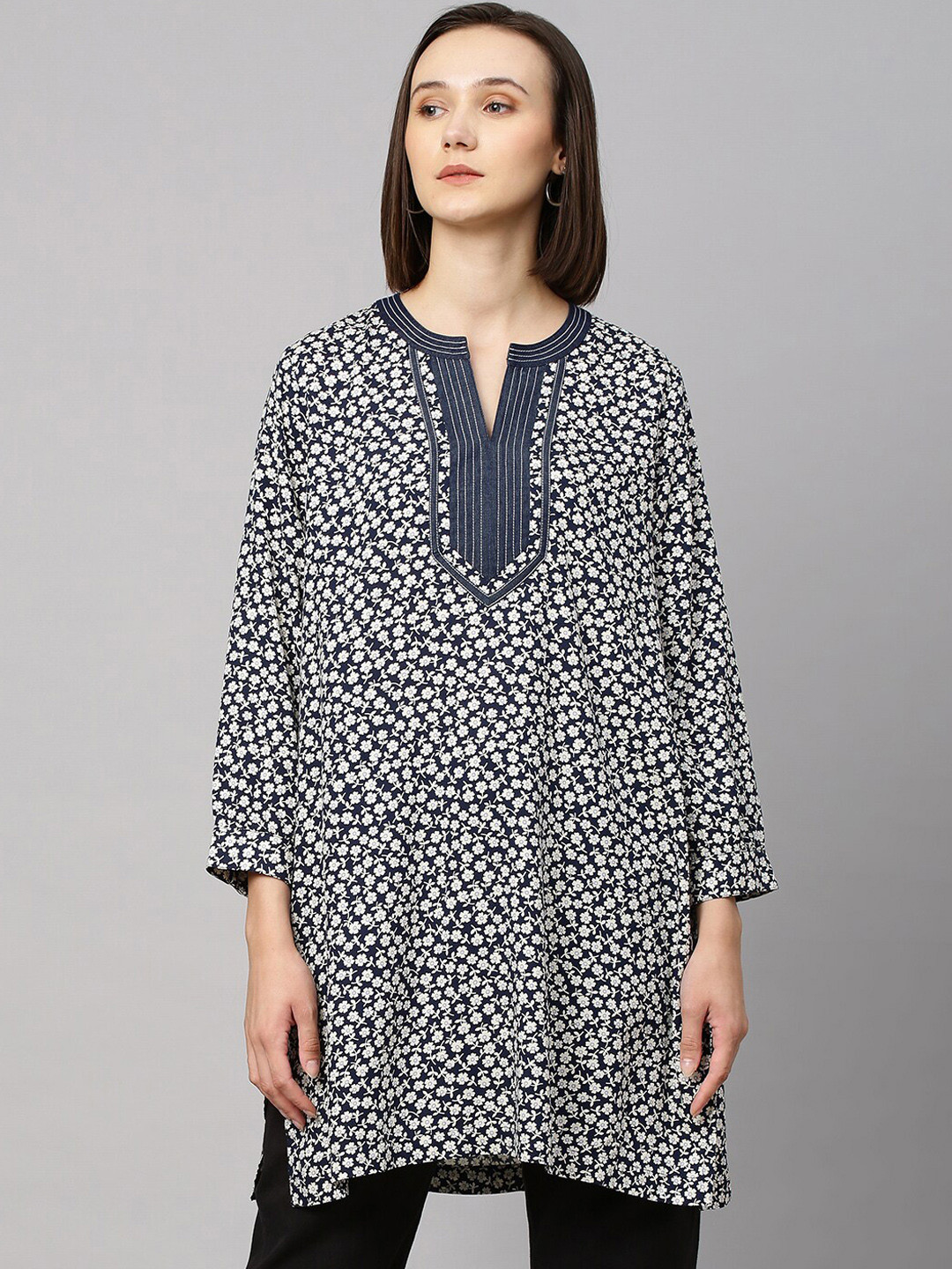 

Modern Indian by CHEMISTRY Women Navy Blue & Off White Floral Printed Kurta