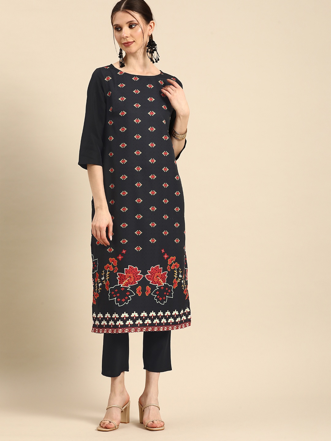 

Anouk Women Black & Red Printed Kurta Set