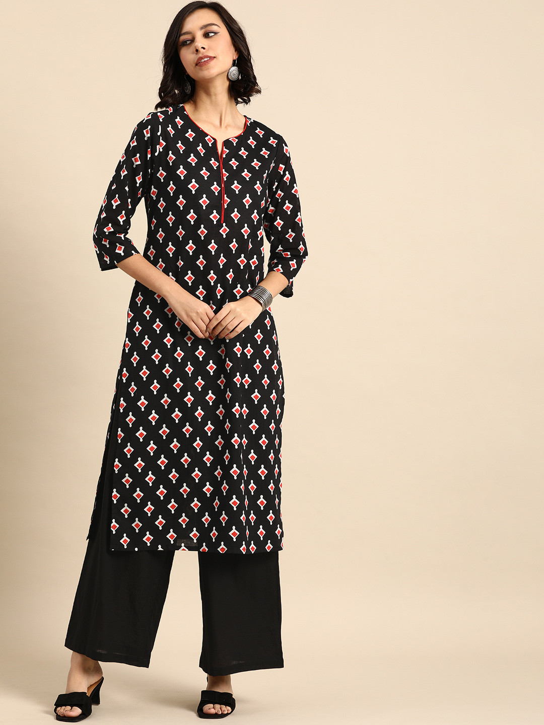 

Anouk Women Black & White Printed Pure Cotton Kurta Set