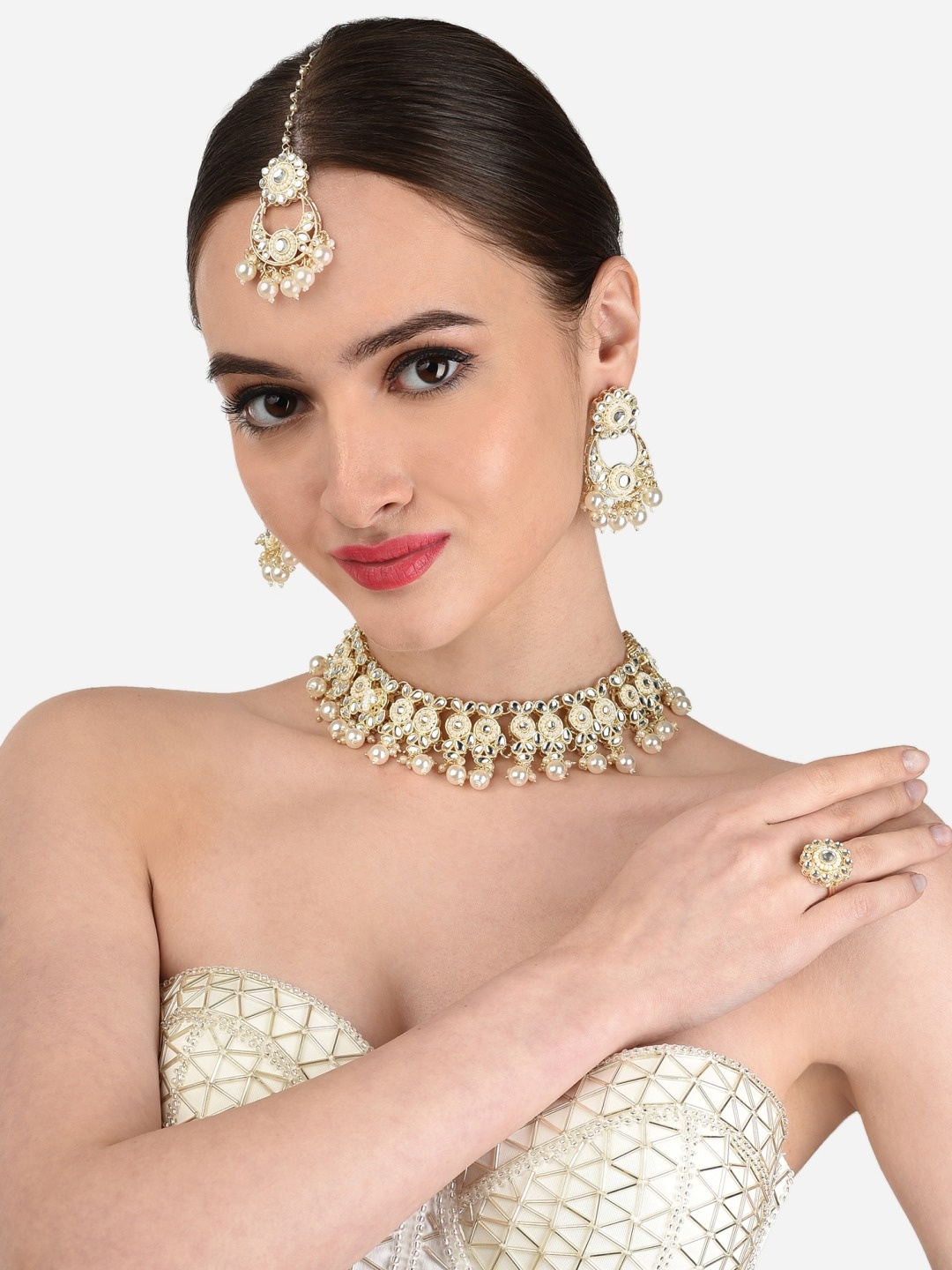

Zaveri Pearls Gold-Plated White Kundan-Studded & Pearls Beaded Jewellery Set