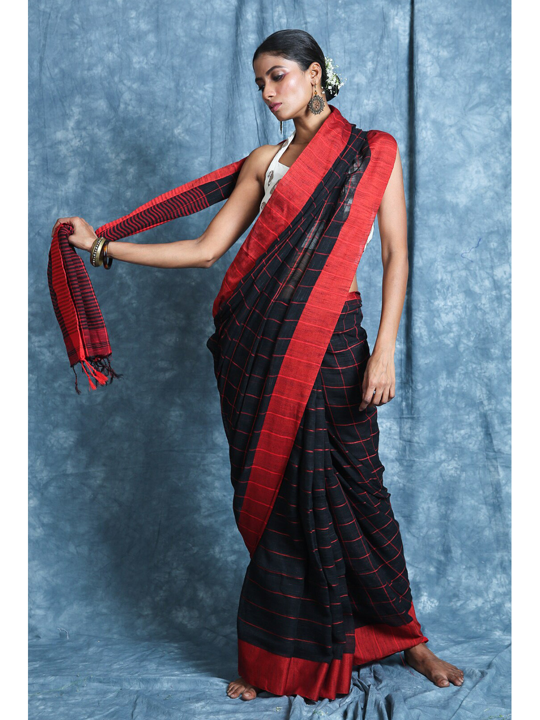 

Charukriti Black & Red Checked Handloom Saree