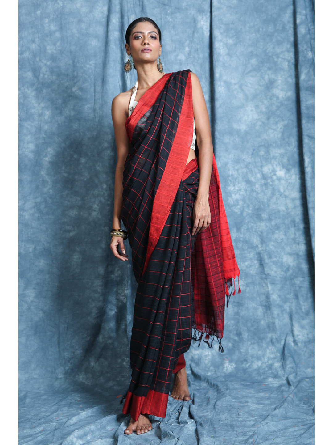 

Charukriti Black & Red Checked Saree
