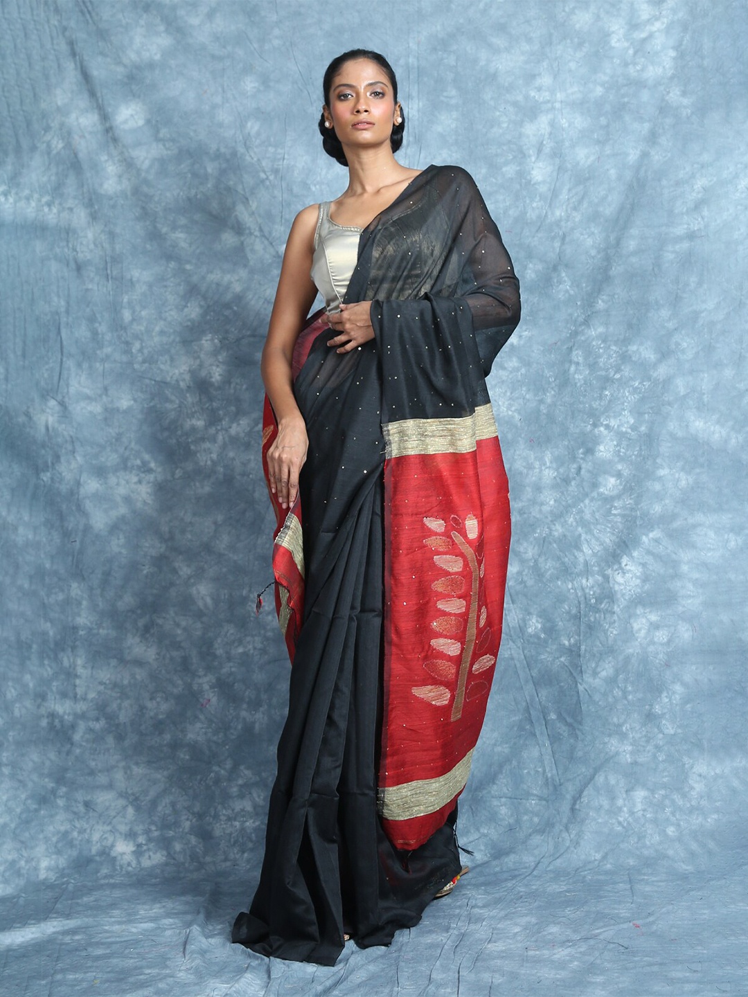 

Charukriti Black & Red Embellished Sequinned Saree