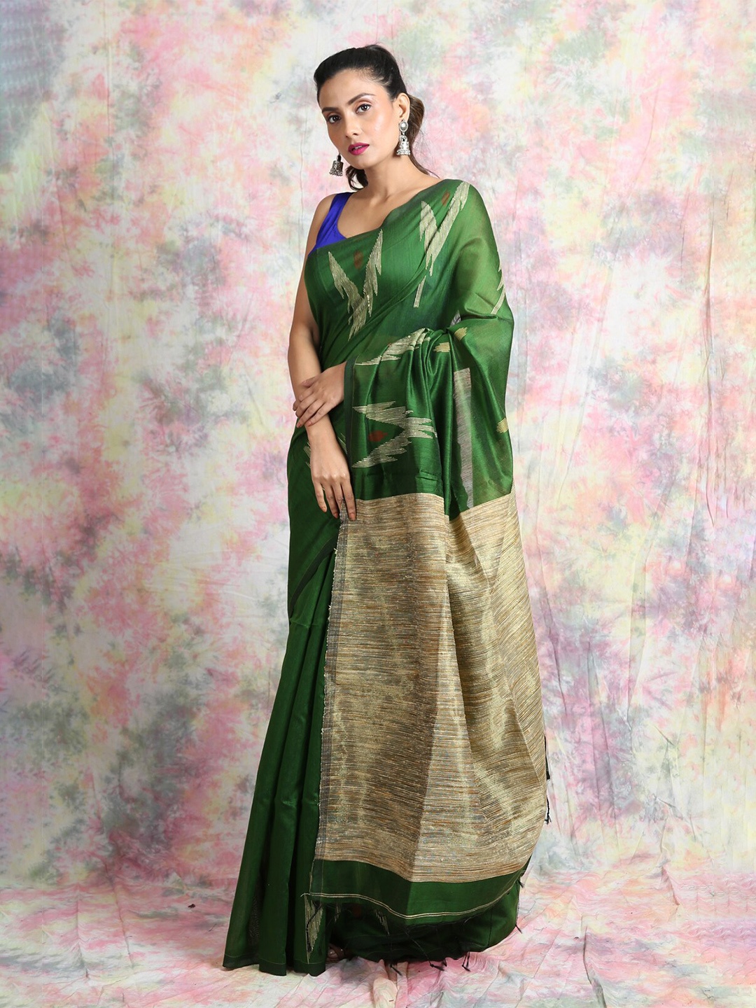 

Charukriti Green & Beige Abstract Printed Handloom Saree