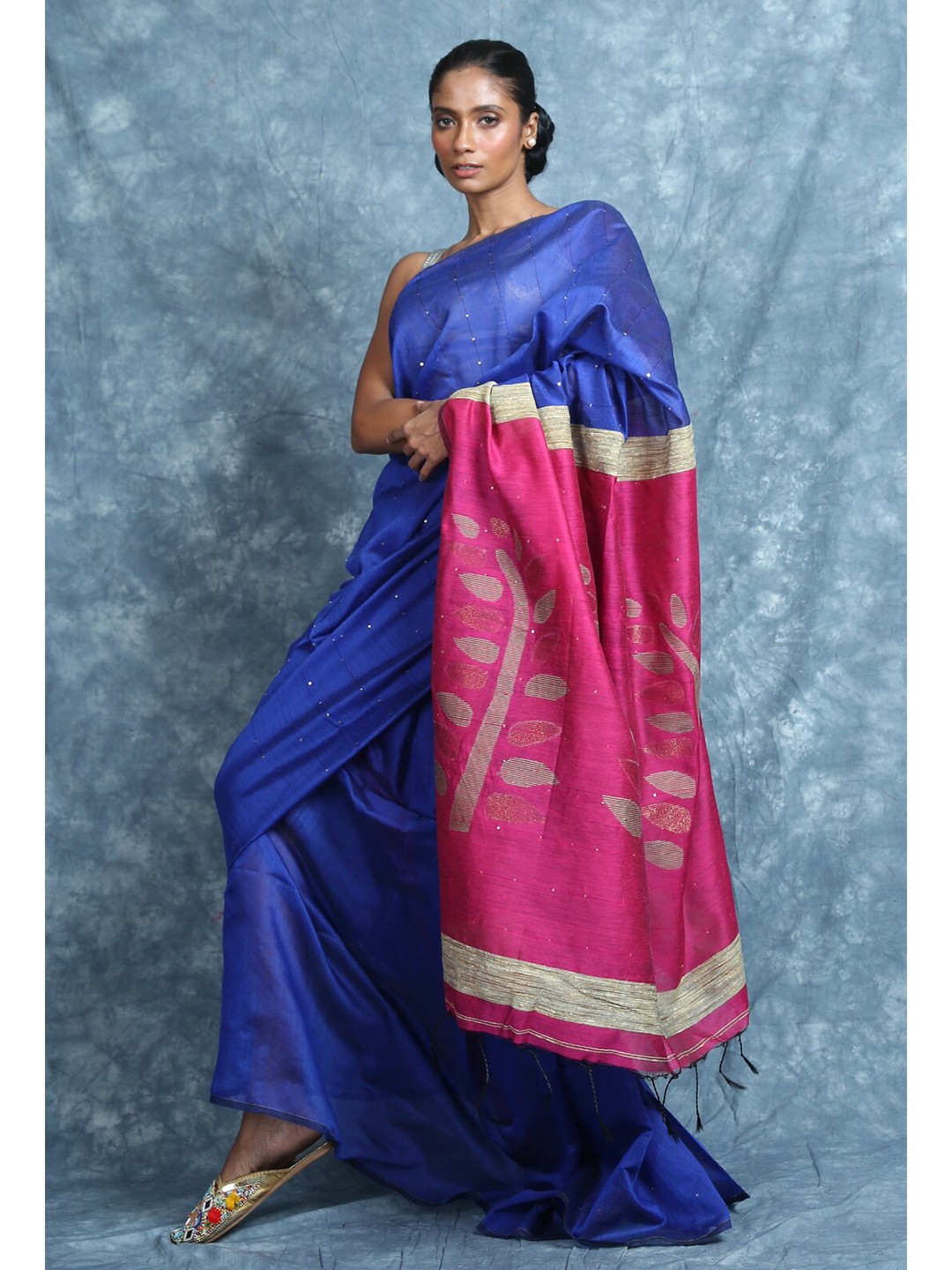 

Charukriti Blue & Pink Embellished Sequinned Saree