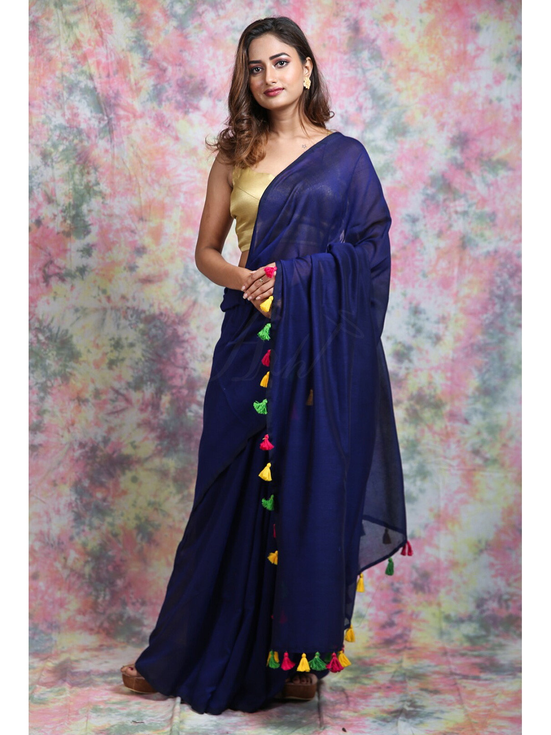 

Charukriti Blue & Green Solid Cotton Handloom Saree
