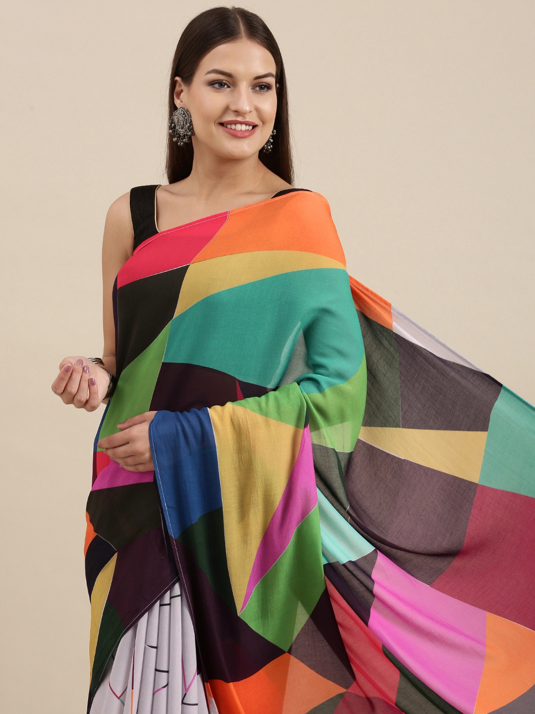 

navyasa Black & White Geometric Printed Liva Georgette Saree