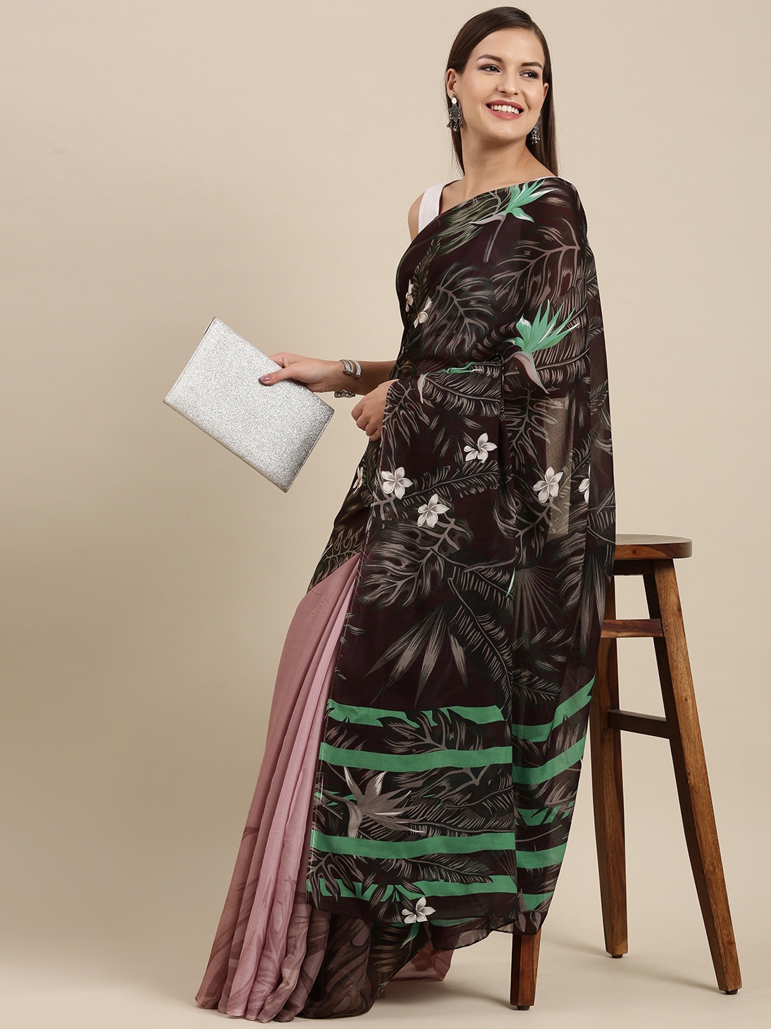 

navyasa Brown & Green Ethnic Motifs Printed Liva Lite Saree