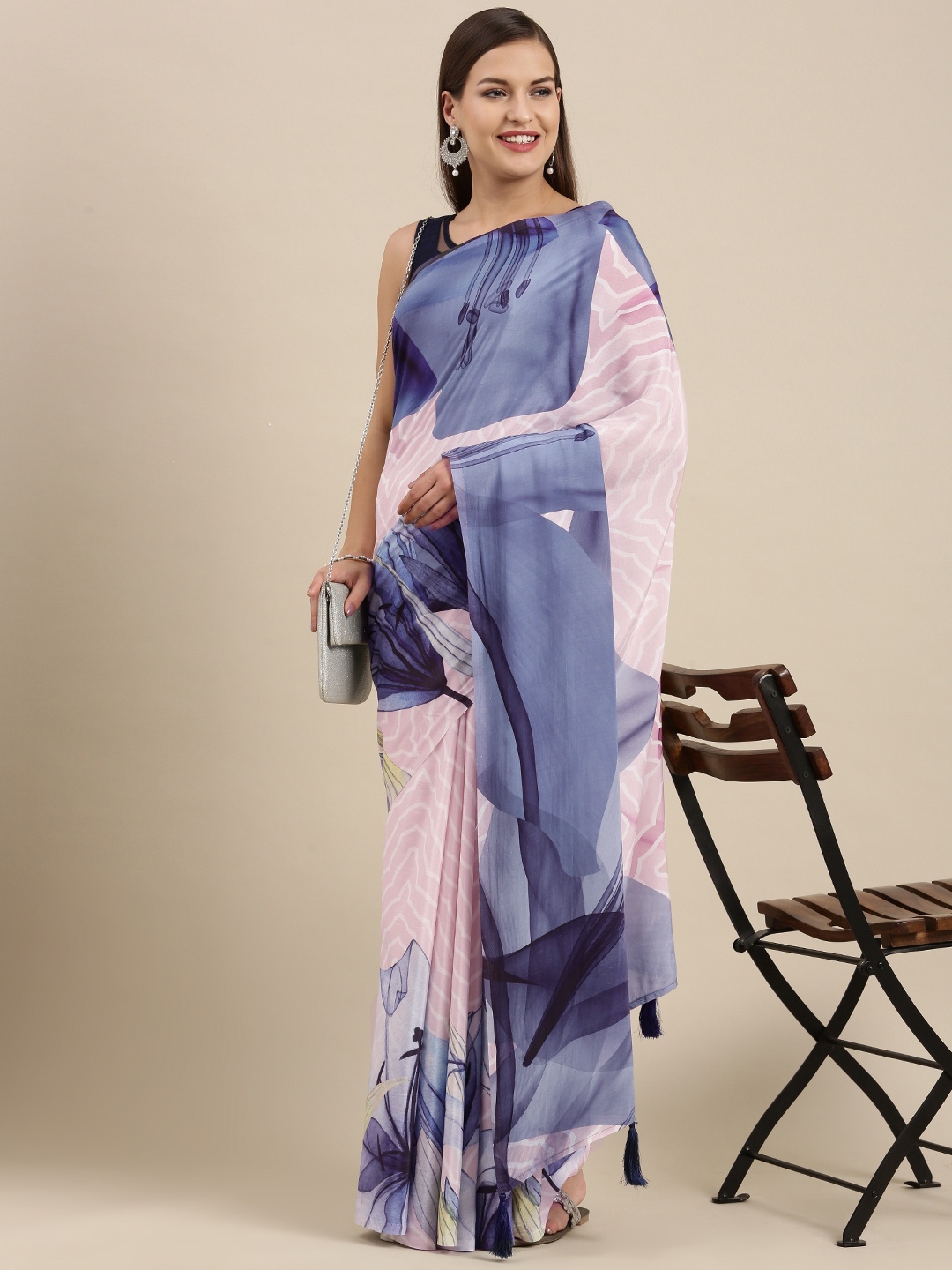 

navyasa Pink & Blue Abstract Printed Saree