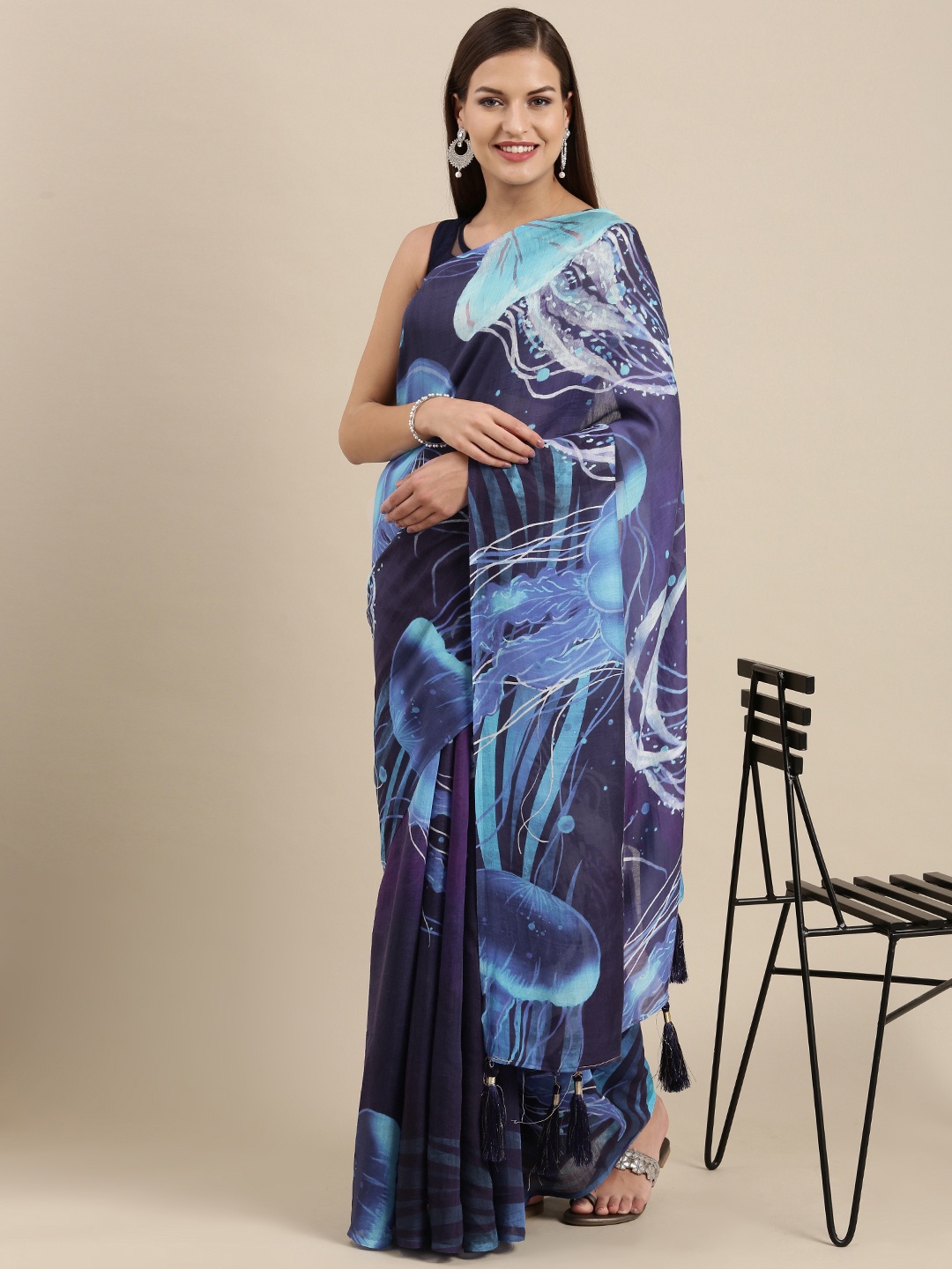 

navyasa by liva Navy Blue Abstract Printed Organza Saree