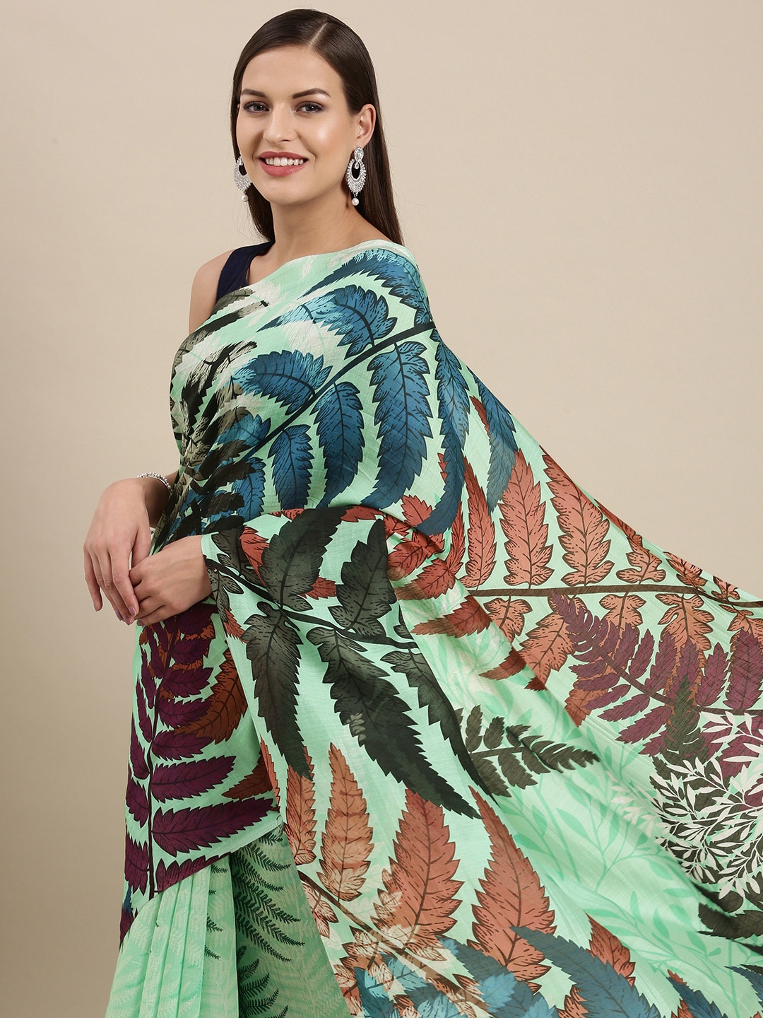 

navyasa Green & Brown Floral Printed Saree