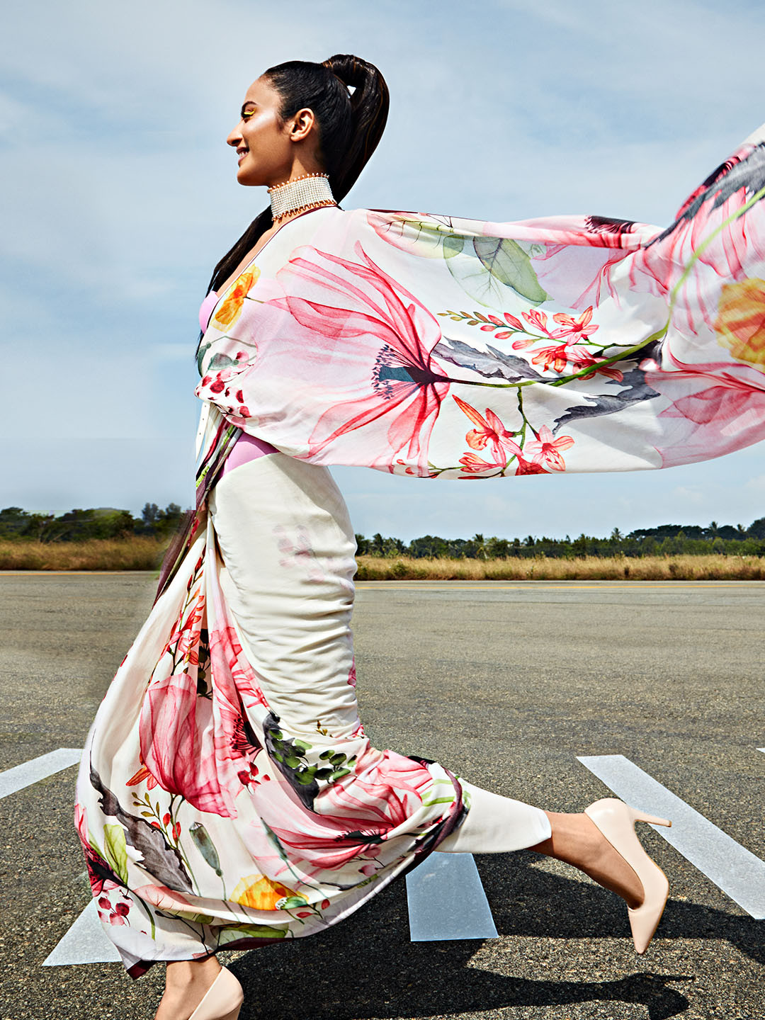 

navyasa Cream-Coloured & Red Floral Printed Saree
