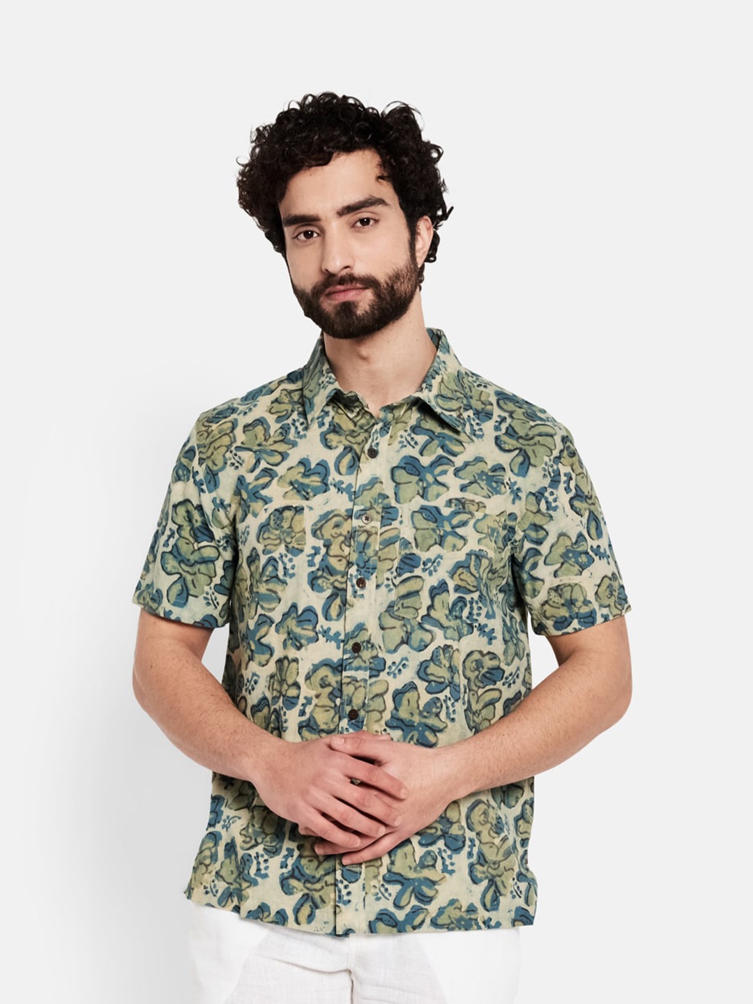 

Fabindia Men Green Comfort Floral Printed Casual Shirt