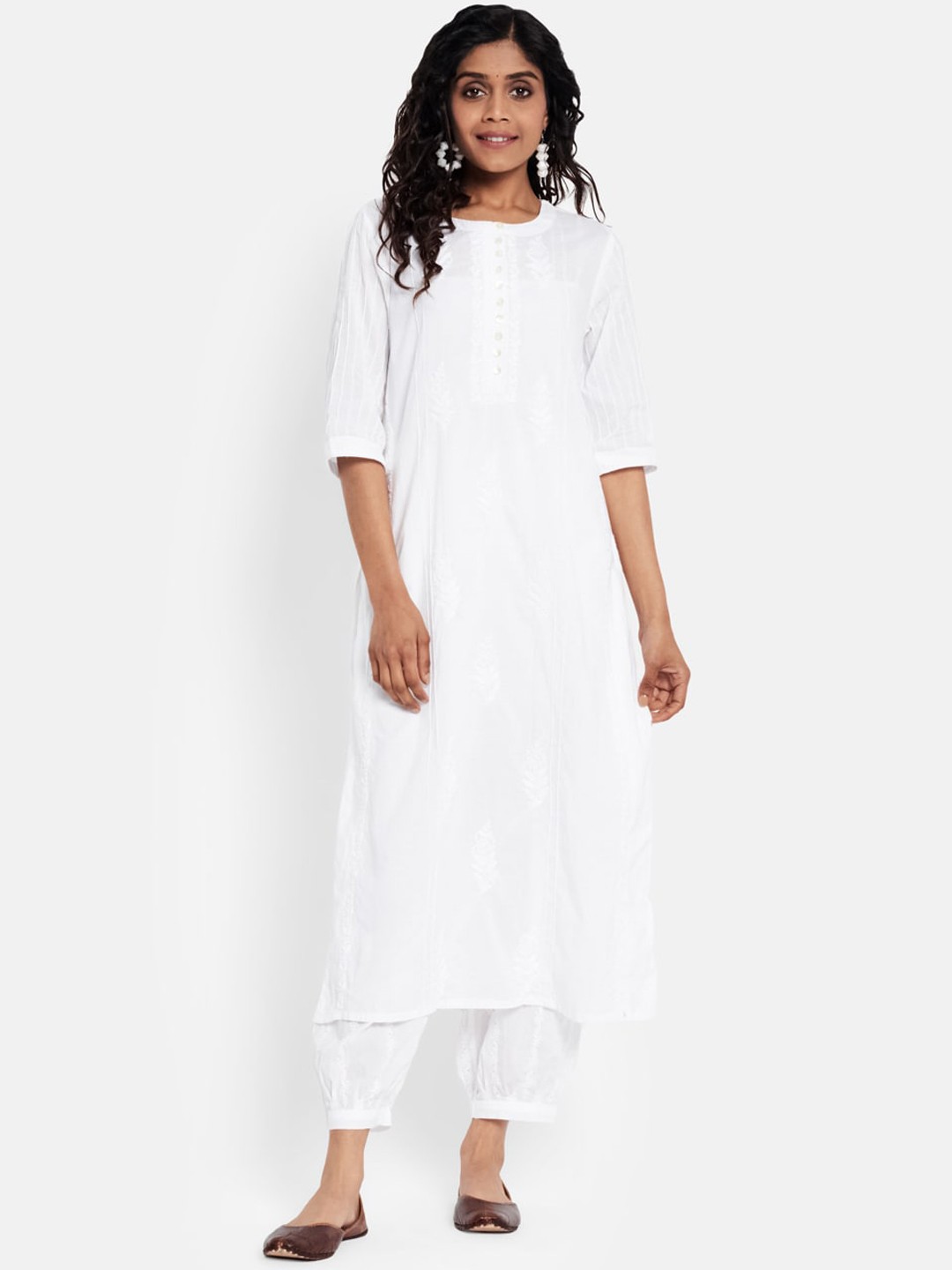 

Fabindia Women White Ethnic Motifs Embroidered Chikankari Kurta