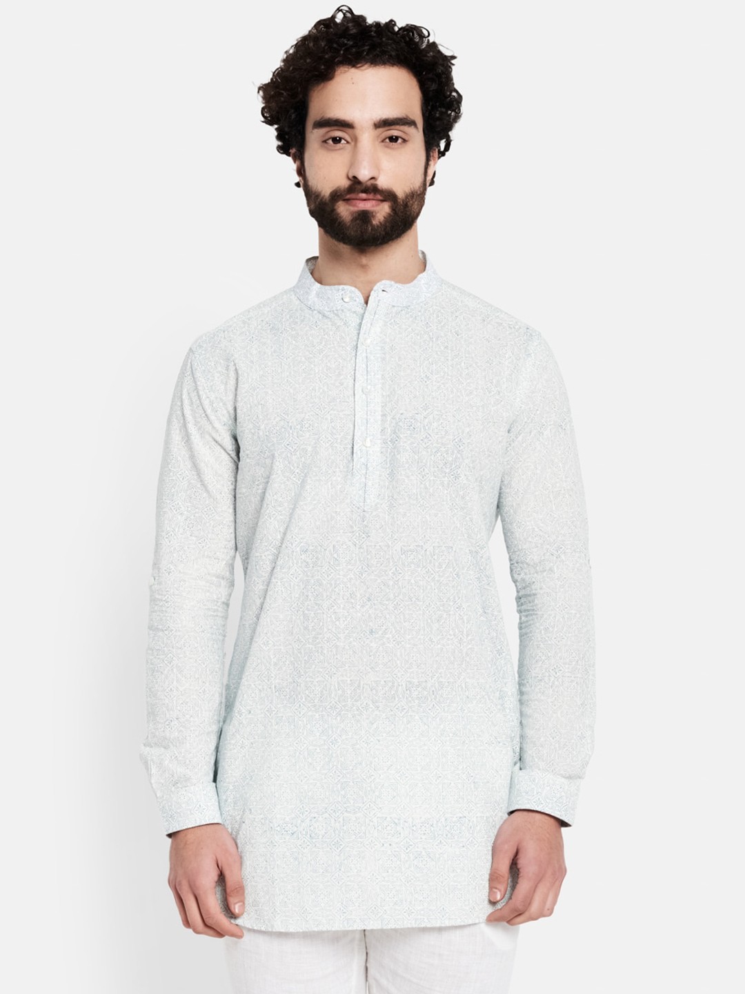 

Fabindia Men White & Blue Embroidered Chikankari Kurta