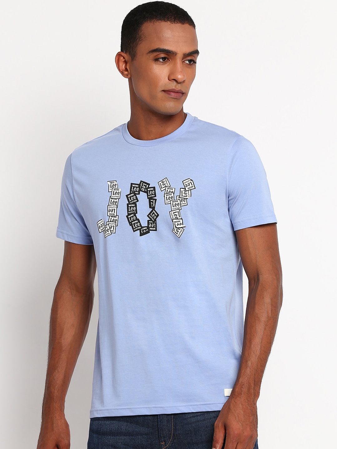 

Lee Men Blue Typography Printed Slim Fit T-shirt