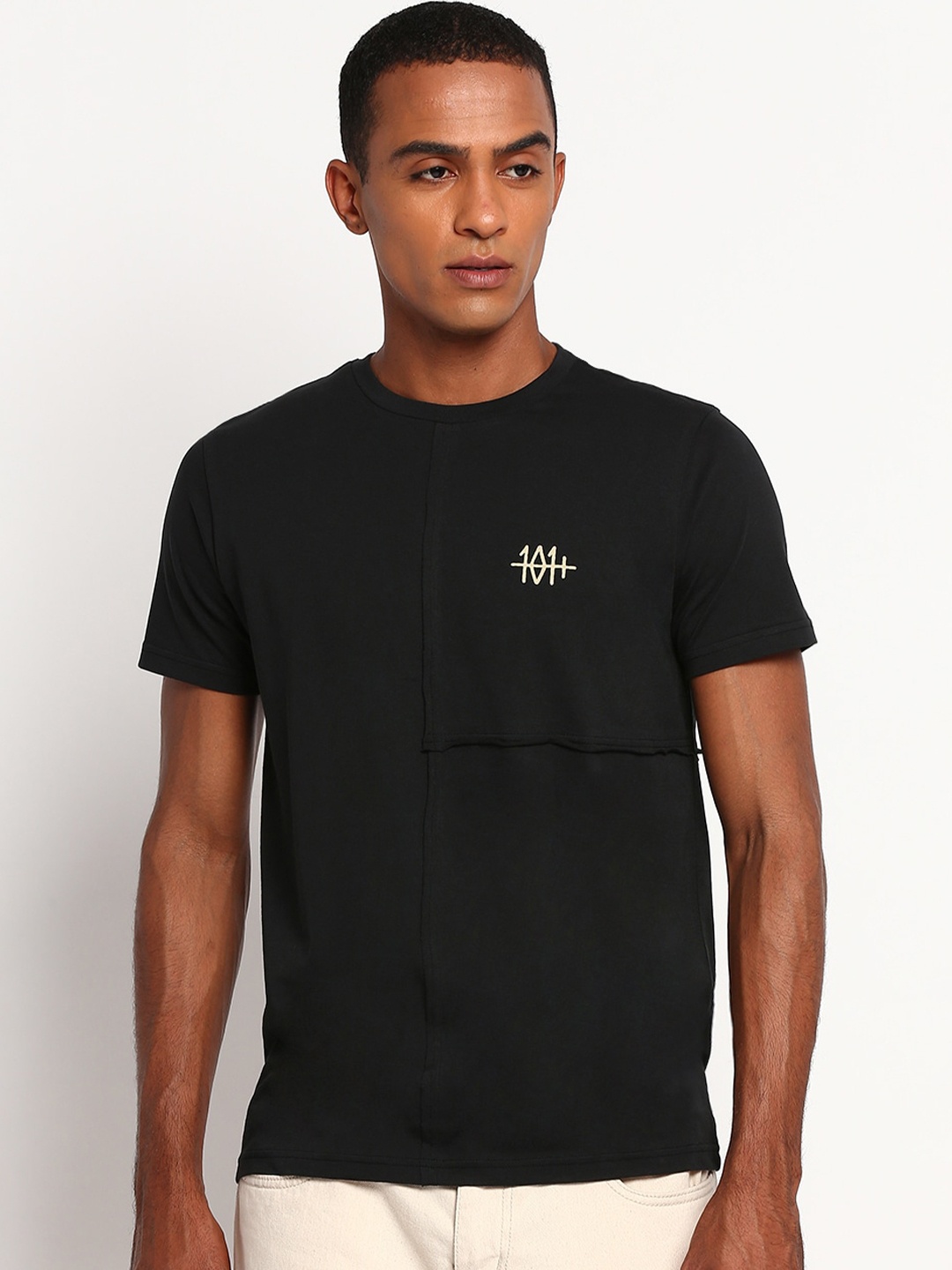 

Lee Men Black Printed Slim Fit T-shirt