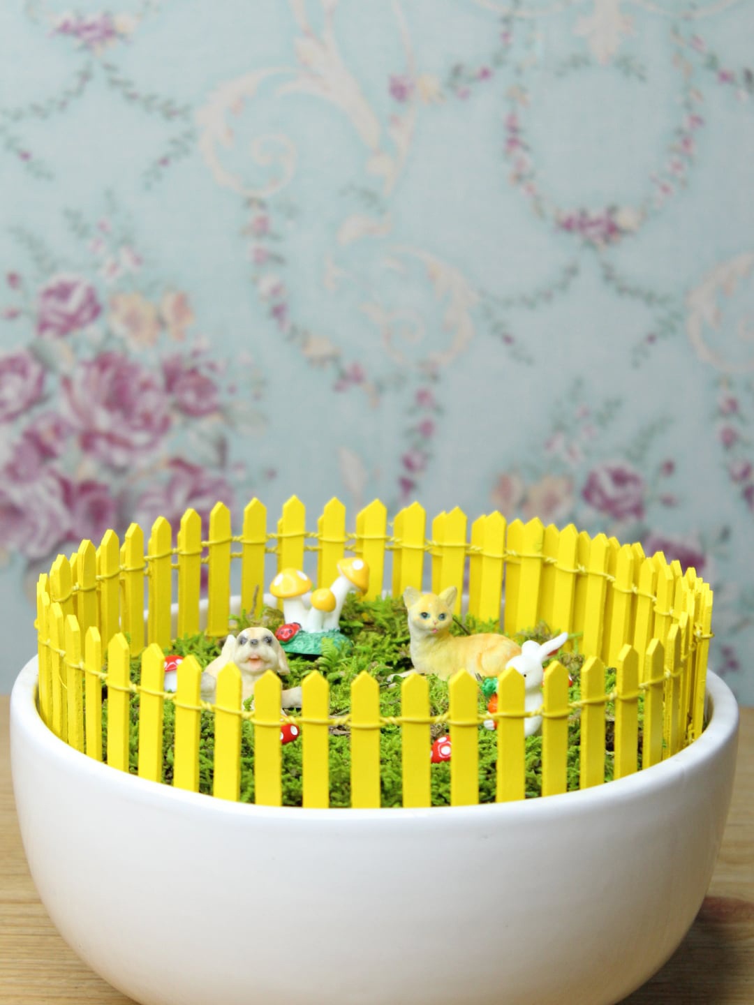 

Wonderland Set Of 2 Yellow Miniature Toys Long Fence