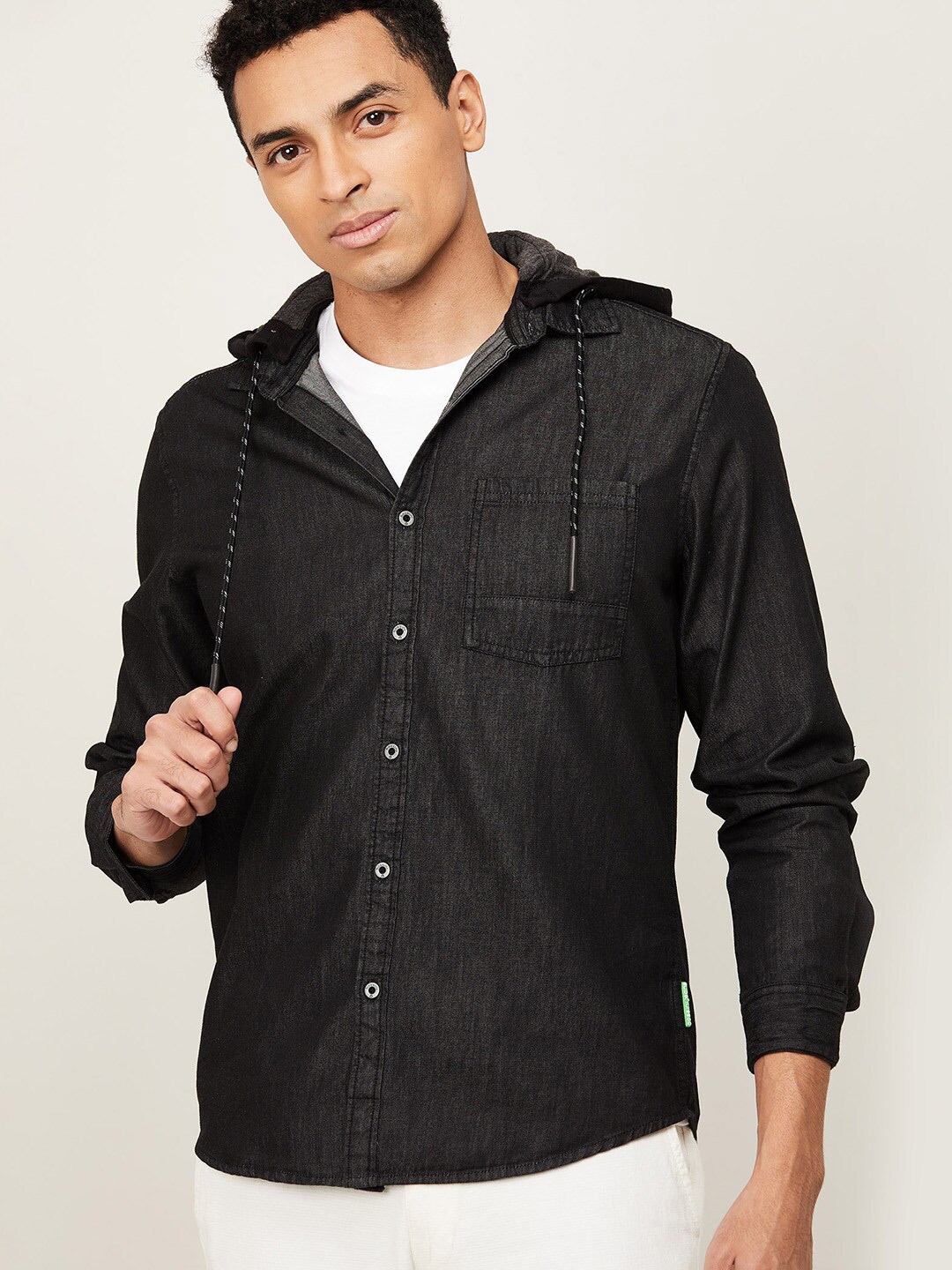 

Bossini Men Black Relaxed Fit Solid Cotton Casual Shirt