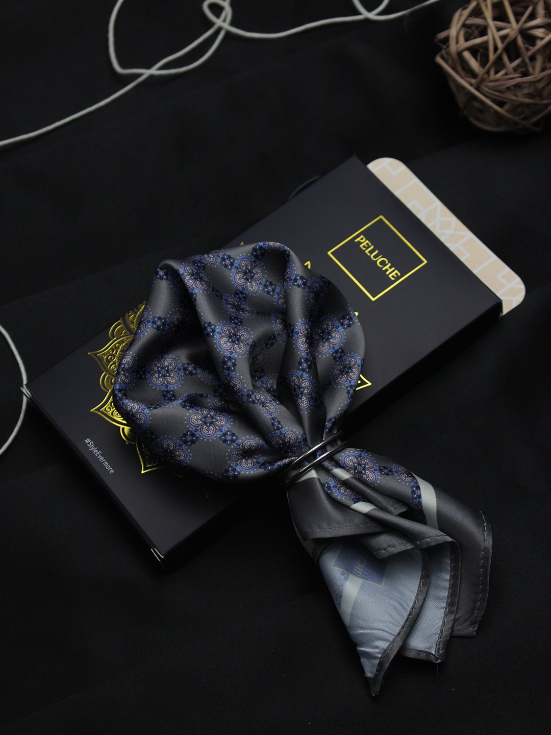 

PELUCHE Men Grey & Blue Printed Pocket Square