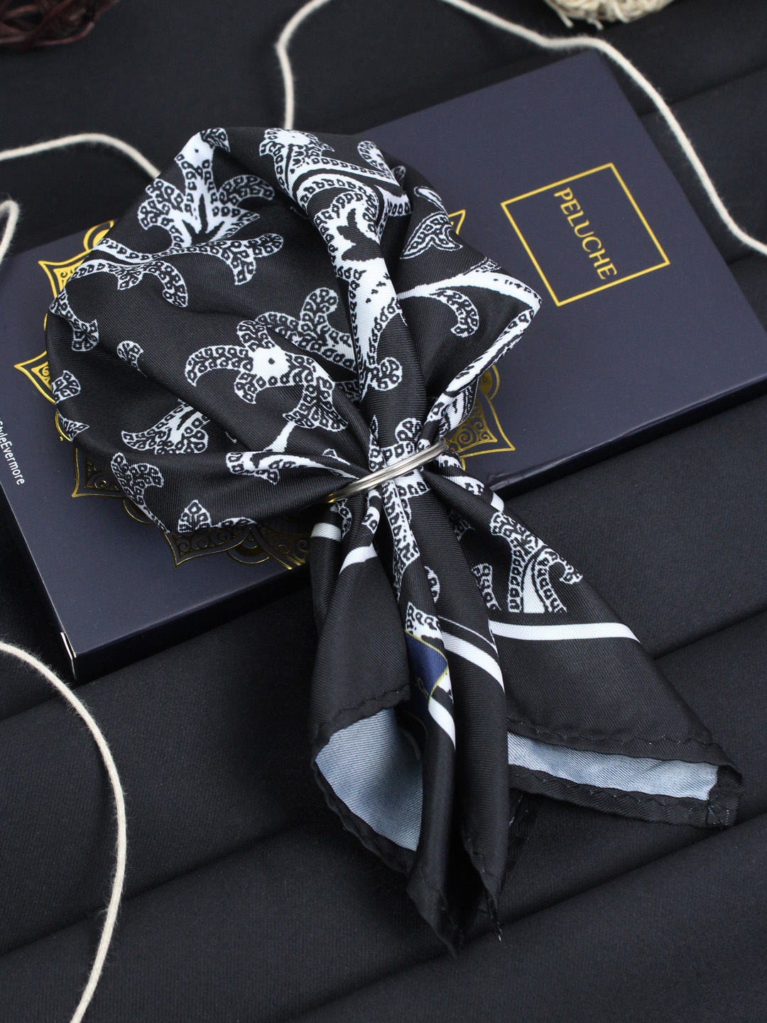 

PELUCHE Men Black & White Printed Pocket Square