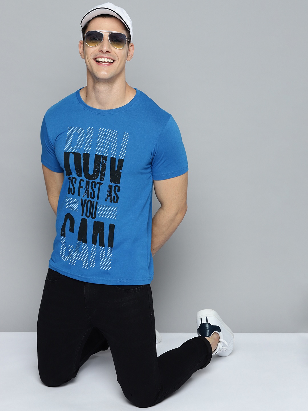 

HERE&NOW Men Blue & Black Printed T-shirt