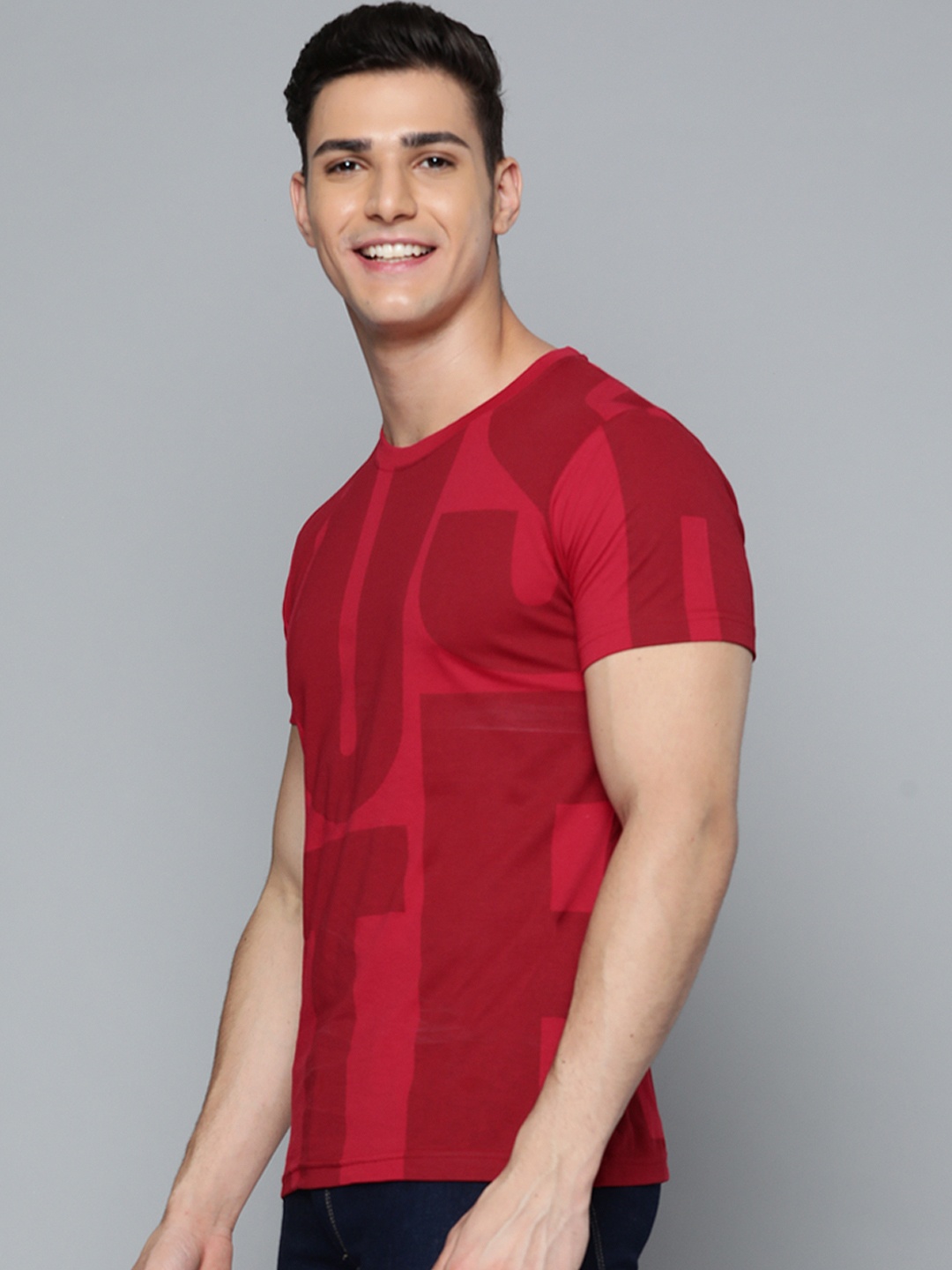 

HERE&NOW Men Red Typography Printed T-shirt