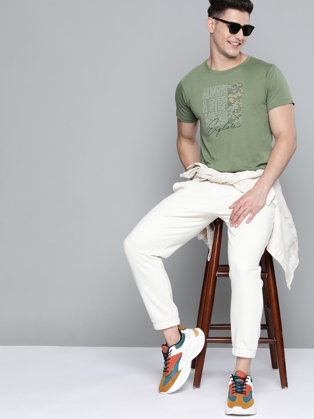 

HERE&NOW Men Olive Green Typography Printed T-shirt