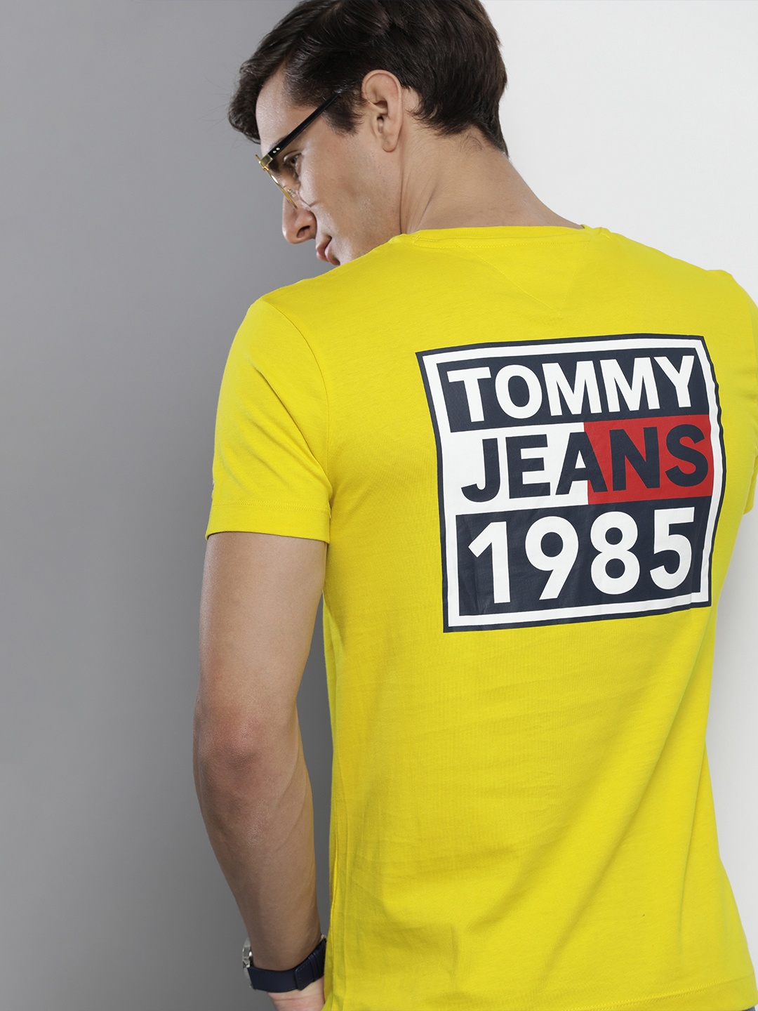 

Tommy Hilfiger Men Yellow Brand Logo Printed Organic Cotton Slim Fit T-shirt