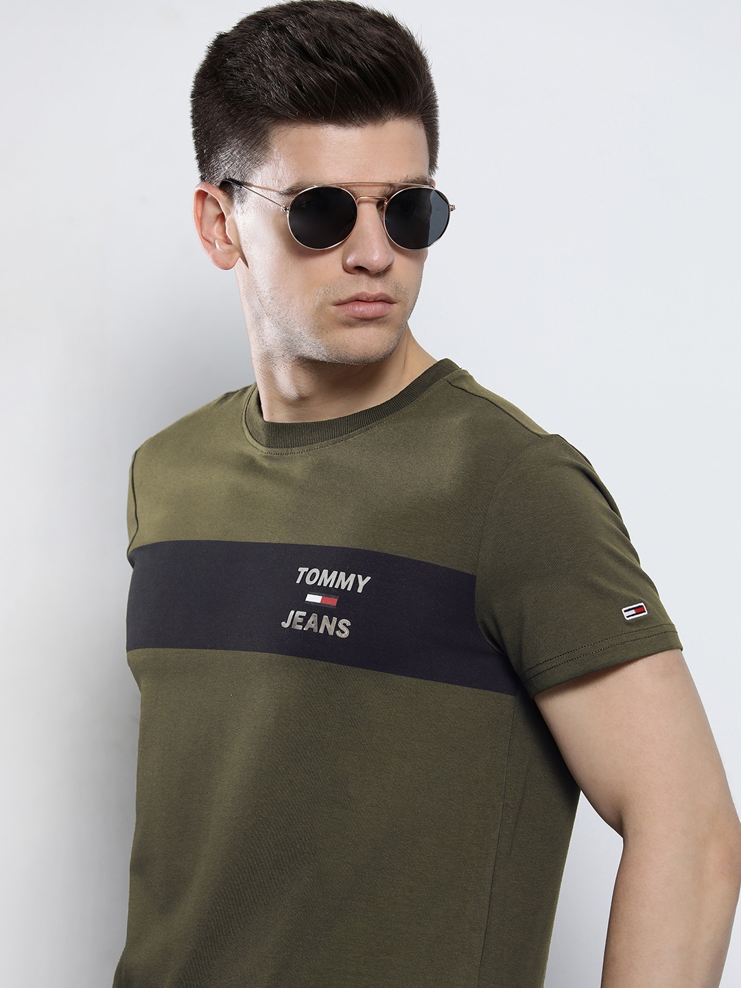 

Tommy Hilfiger Men Olive Green & Navy Blue Colourblocked Slim Fit Casual T-shirt