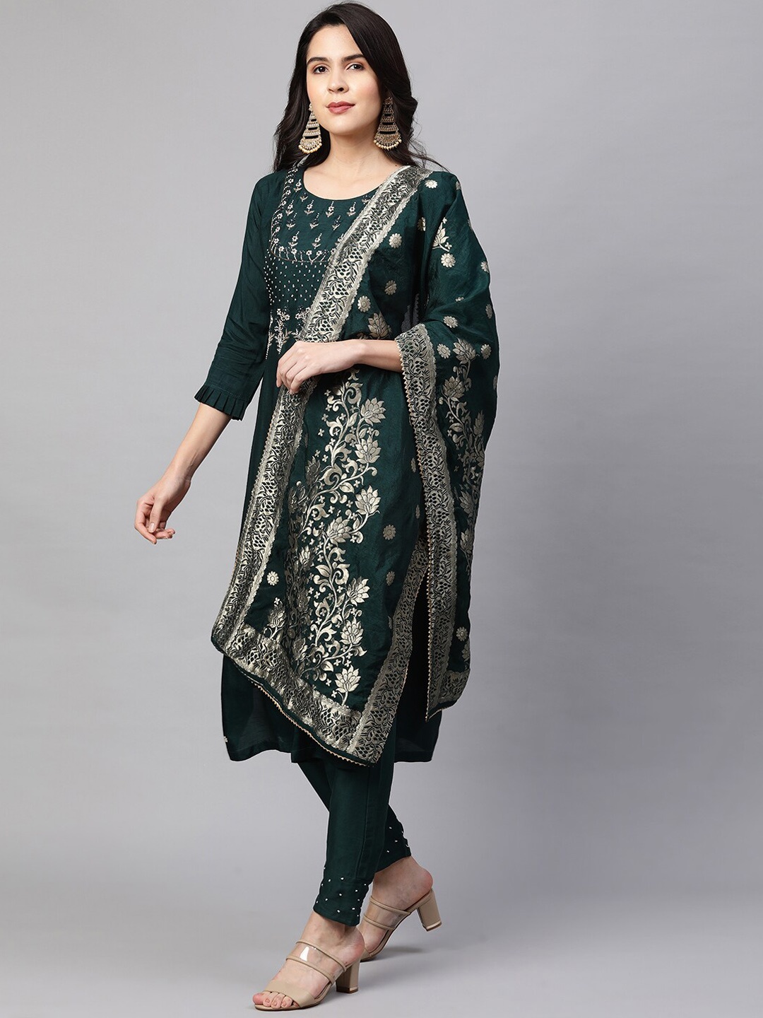 

FASHOR Women Green Floral Embroidered Zardozi Kurta with Trousers & With Dupatta