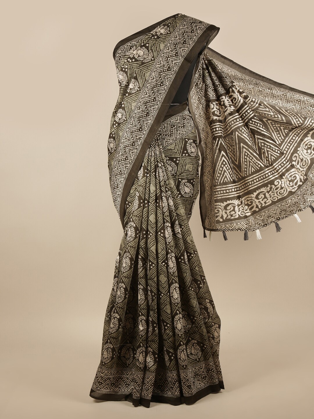 

Pothys Green & White Ethnic Motifs Saree