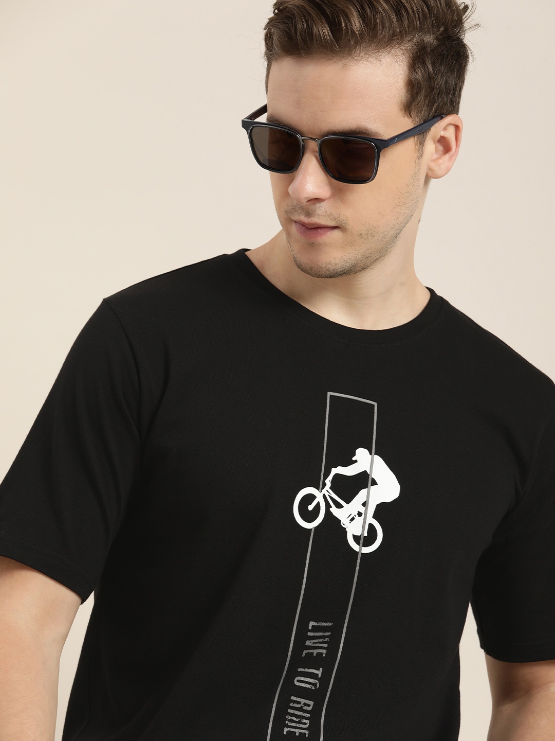

Moda Rapido Men Black Graphic Printed Pure Cotton Longline T-shirt