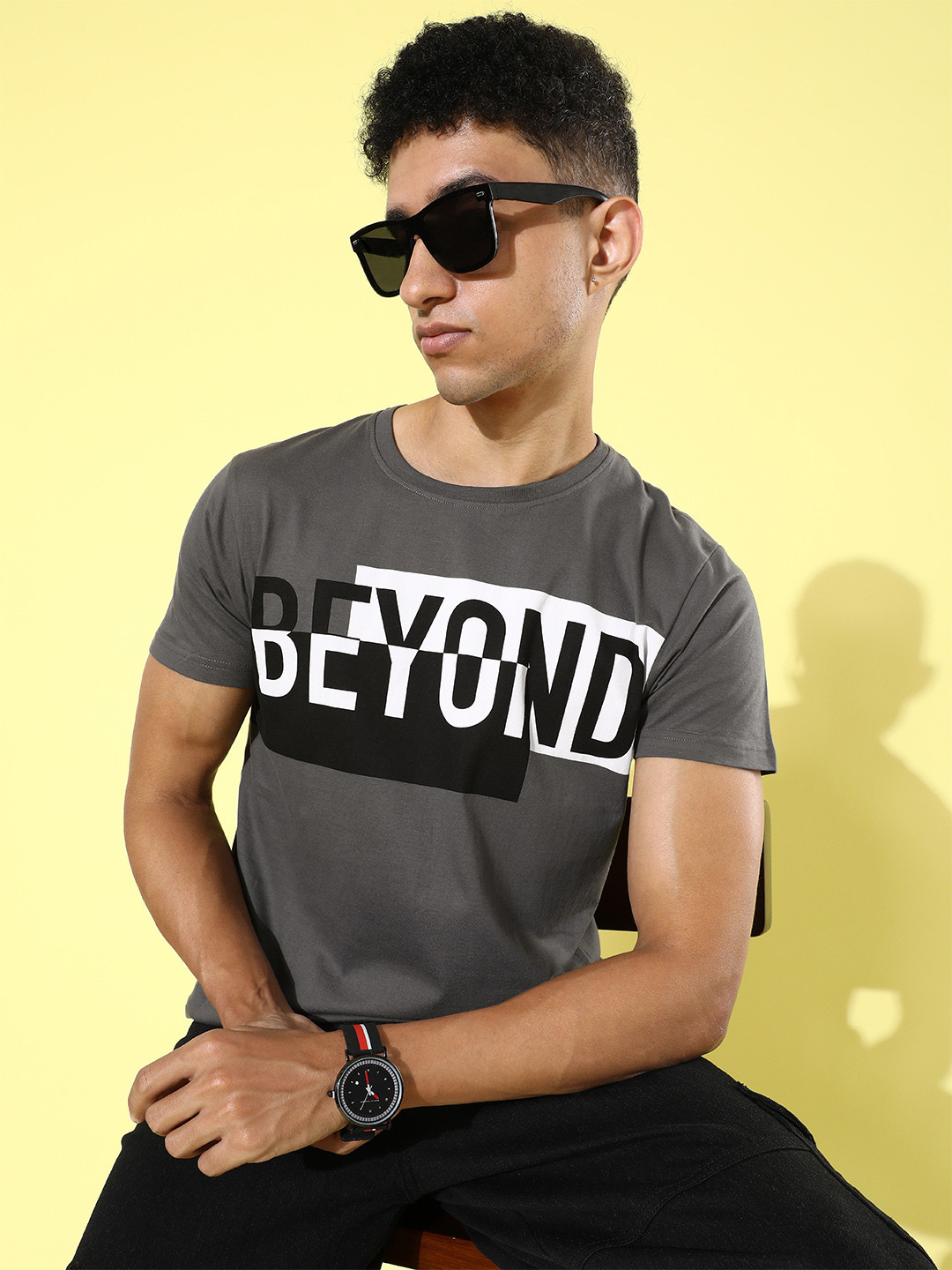 

Moda Rapido Men Grey Colourblocked Playful Splicing Tshirt